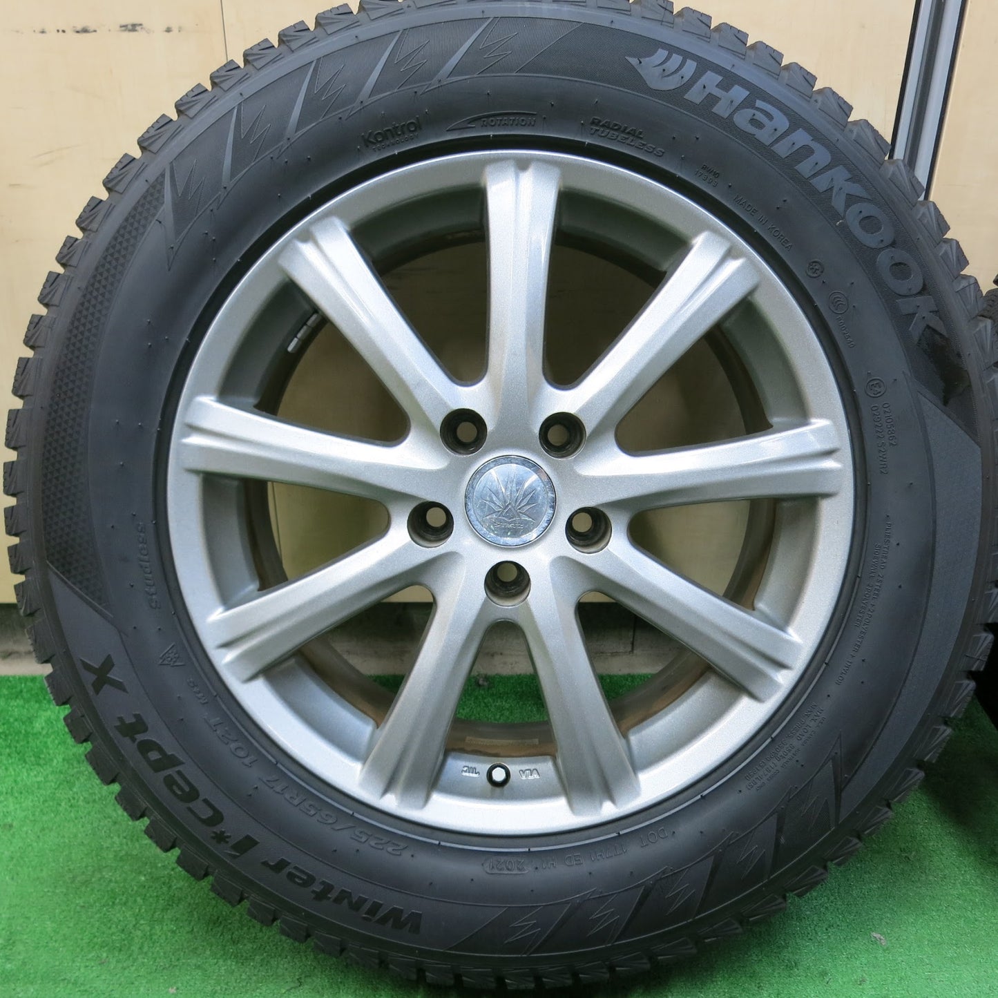 [送料無料]バリ溝！21年！キレイ！9.5分以上★スタッドレス 225/65R17 ハンコック ウインターアイセプトX STYTZ 社外 アルミ 17インチ PCD114.3/5H★3071206ヒス