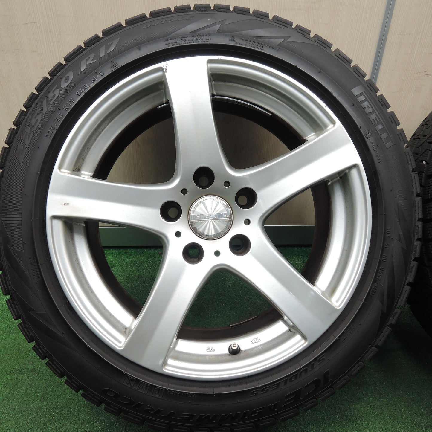 *送料無料*バリ溝！21年！9.5分以上★BMW 等 225/50R17 スタッドレス MAK ピレリ アイスアシンメトリコ 17インチ PCD120/5H★3112106TNス