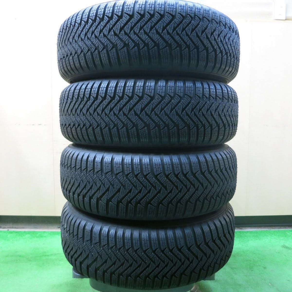 [送料無料]タイヤほぼ未使用！キレイ★プリウス 等 195/65R15 スタッドレス ラウフェン i FIT Marverick 15インチ PCD100/5H★3071510イス