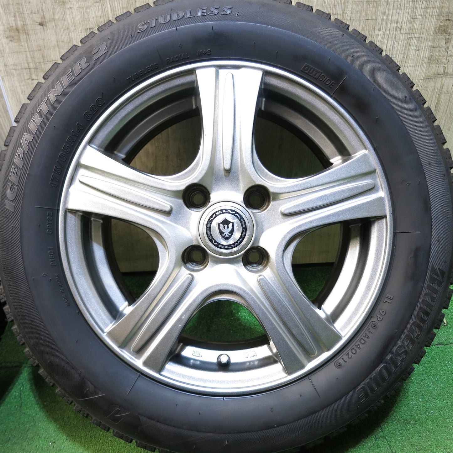 [送料無料]バリ溝！21年！9.5分以上★スタッドレス 175/65R14 ブリヂストン アイスパートナー2 VELVA weds ヴェルヴァ 14インチ PCD100/4H★3041411Hス