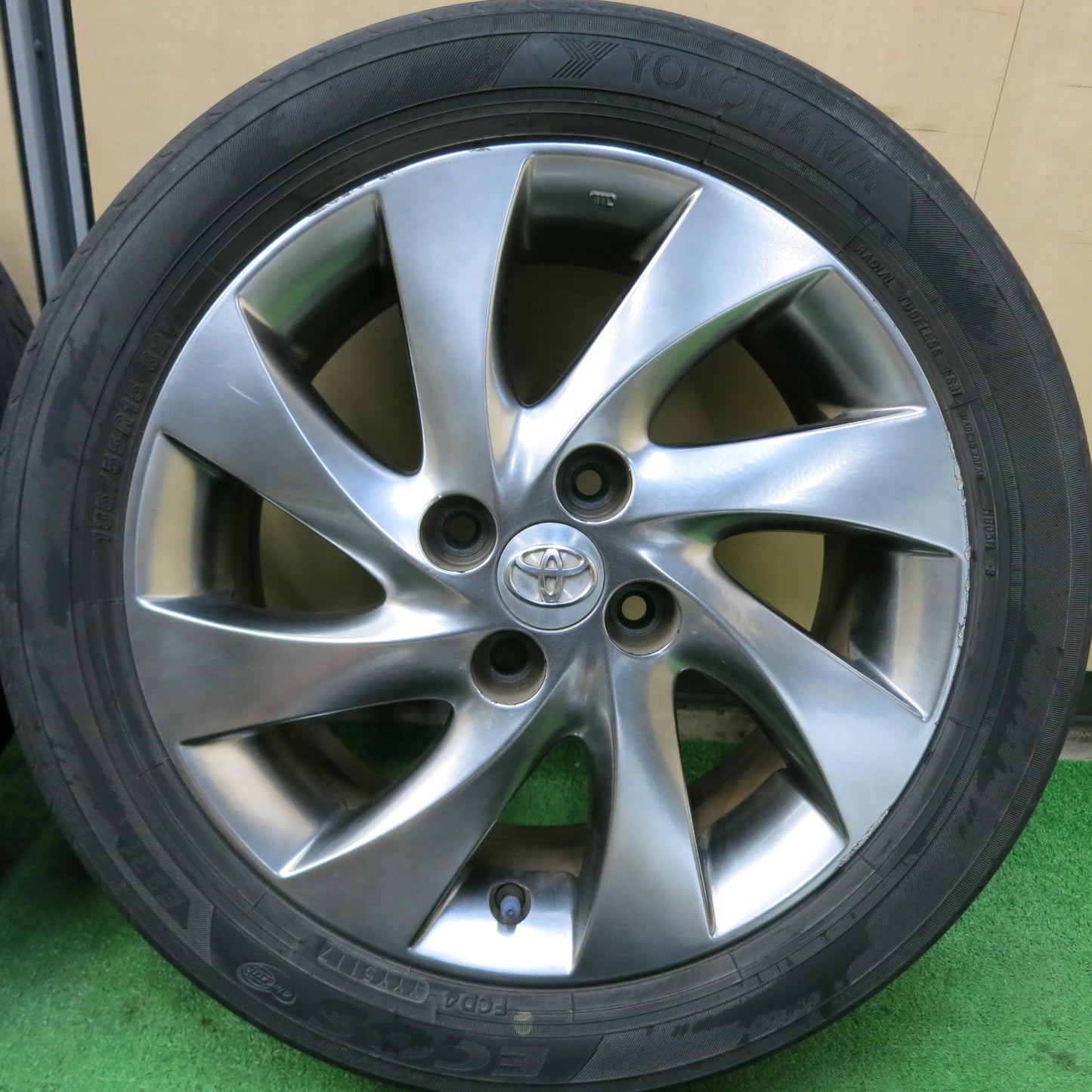 [送料無料]4本価格★トヨタ bB 純正 185/55R15 ヨコハマ エコス ES31 15インチ PCD100/4H★3073104ヒノ