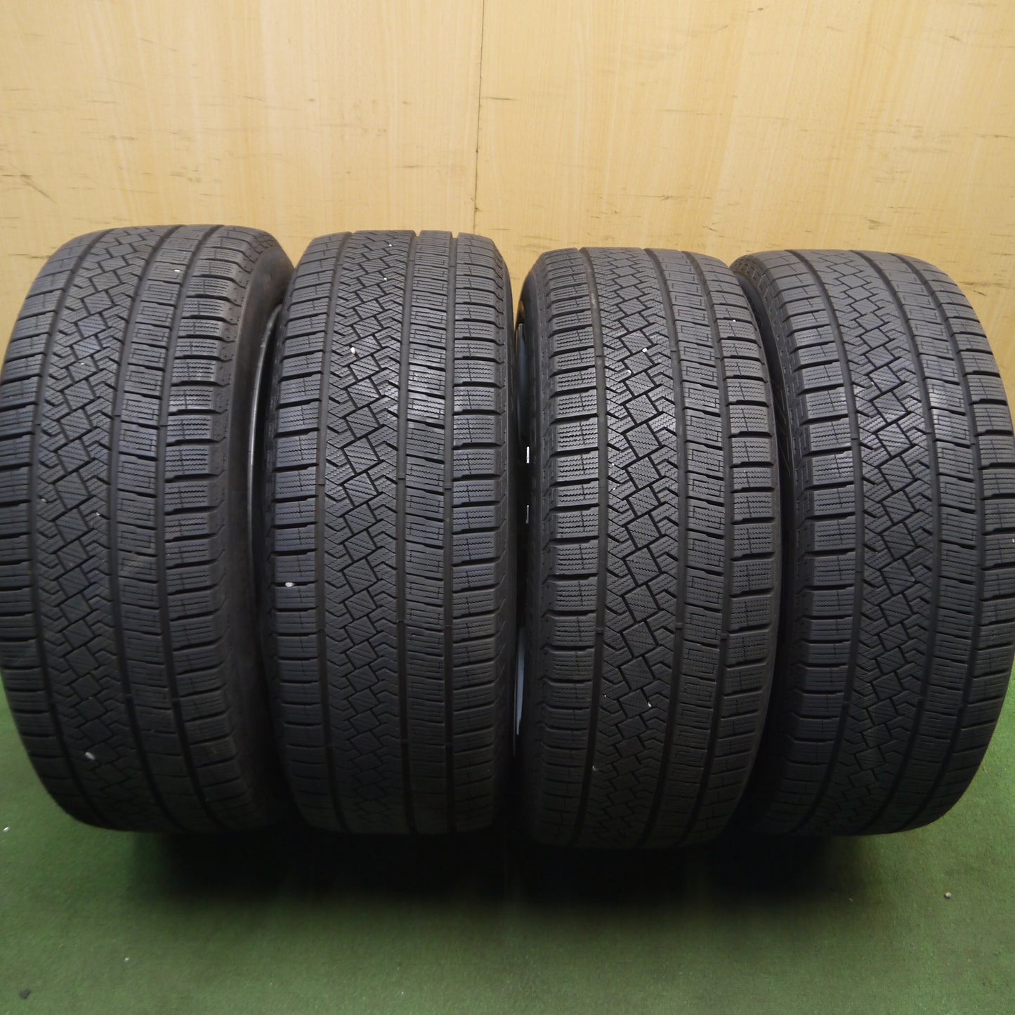 *送料無料*バリ溝！22年！キレイ！9.5分★ベンツ 等 MAK MFF 245/45R19 スタッドレス ピレリ アイスゼロ アシンメトリコ 19インチ PCD112/5H★3120807Hス