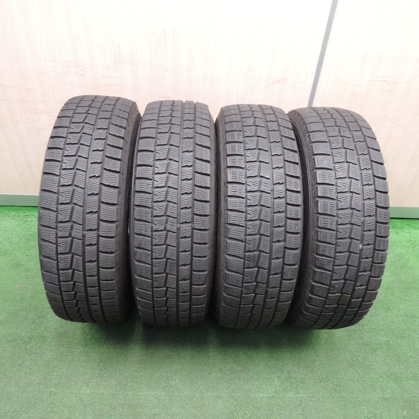 *送料無料*キレイ★スタッドレス 205/70R15 ダンロップ ウインターマックス WM01 Strategy ストラテジー 15インチ PCD114.3/5H★3111601TNス