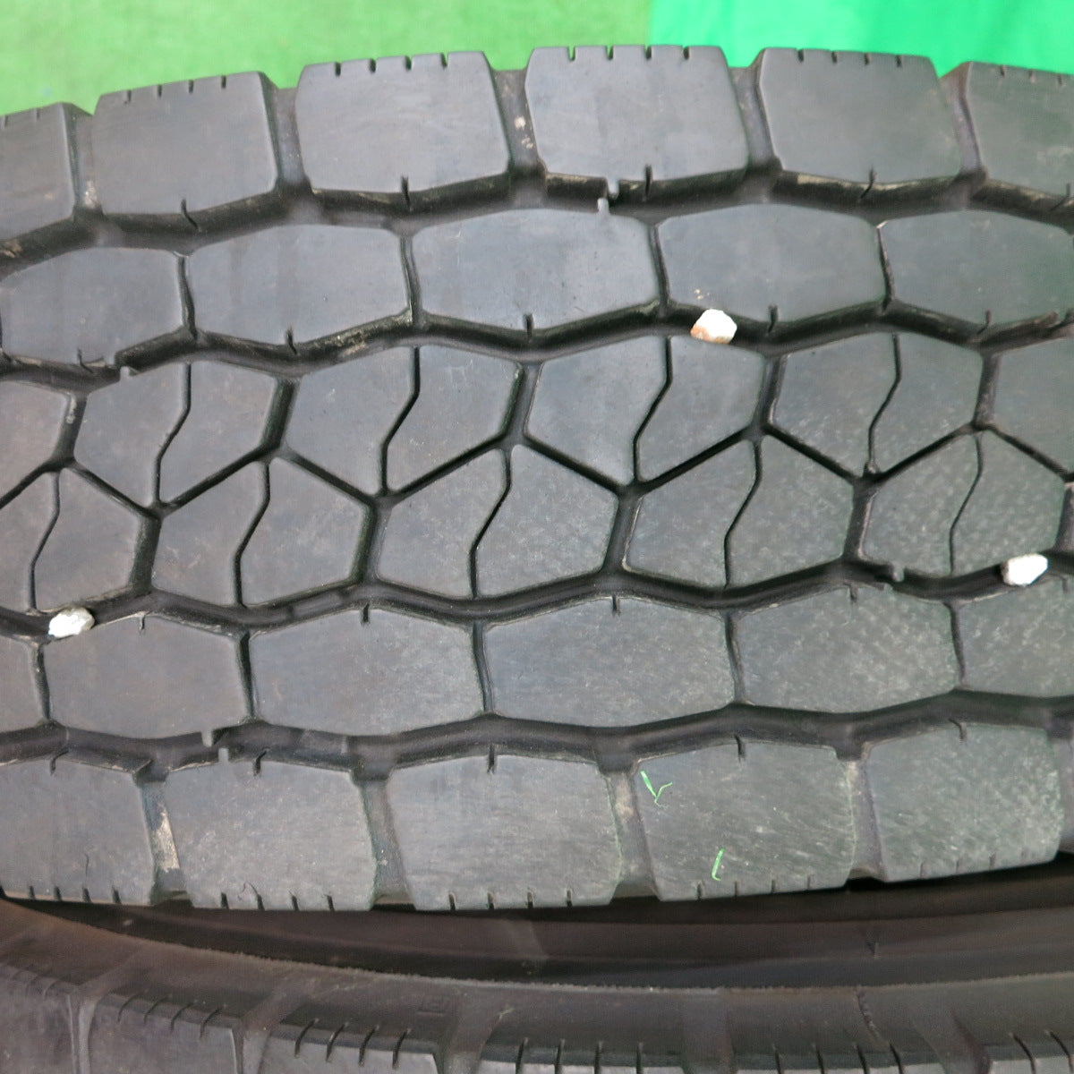 送料無料*4本価格！20年☆トラック タイヤ 225/80R17.5 123/122L