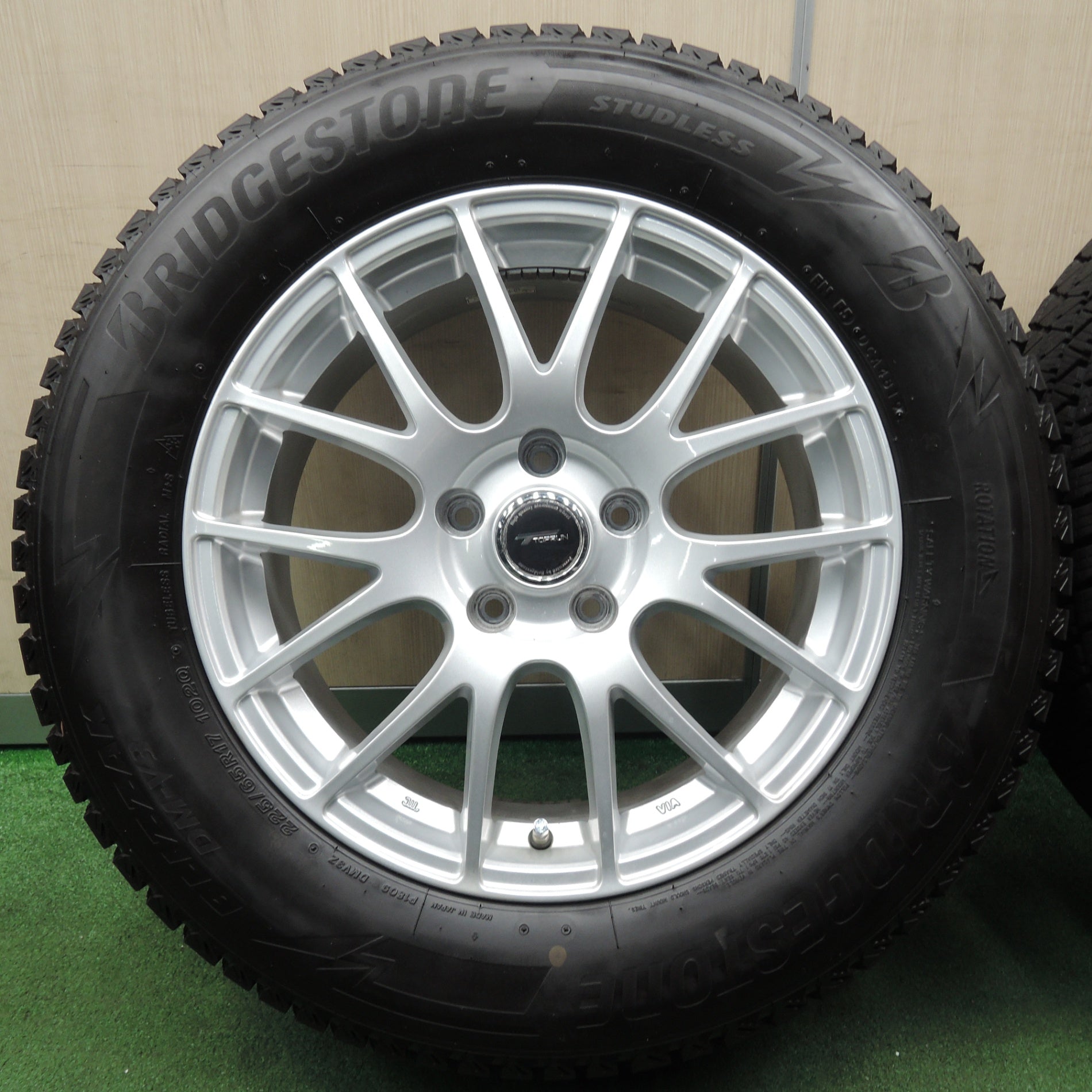 送料無料* バリ溝！キレイ！9分☆スタッドレス 225/65R17 ブリヂストン ブリザック DM-V3 TOPRUN トップラン 17イ |  名古屋/岐阜の中古カー用品・工具の買取/販売ならガレージゲット