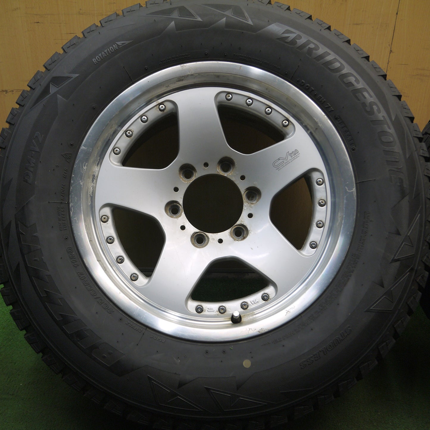 *送料無料*4本価格★ランクル 等 265/65R17 スタッドレス ブリヂストン ブリザック DM-V2 CV928 17インチ PCD139.7/6H★3120809Hス