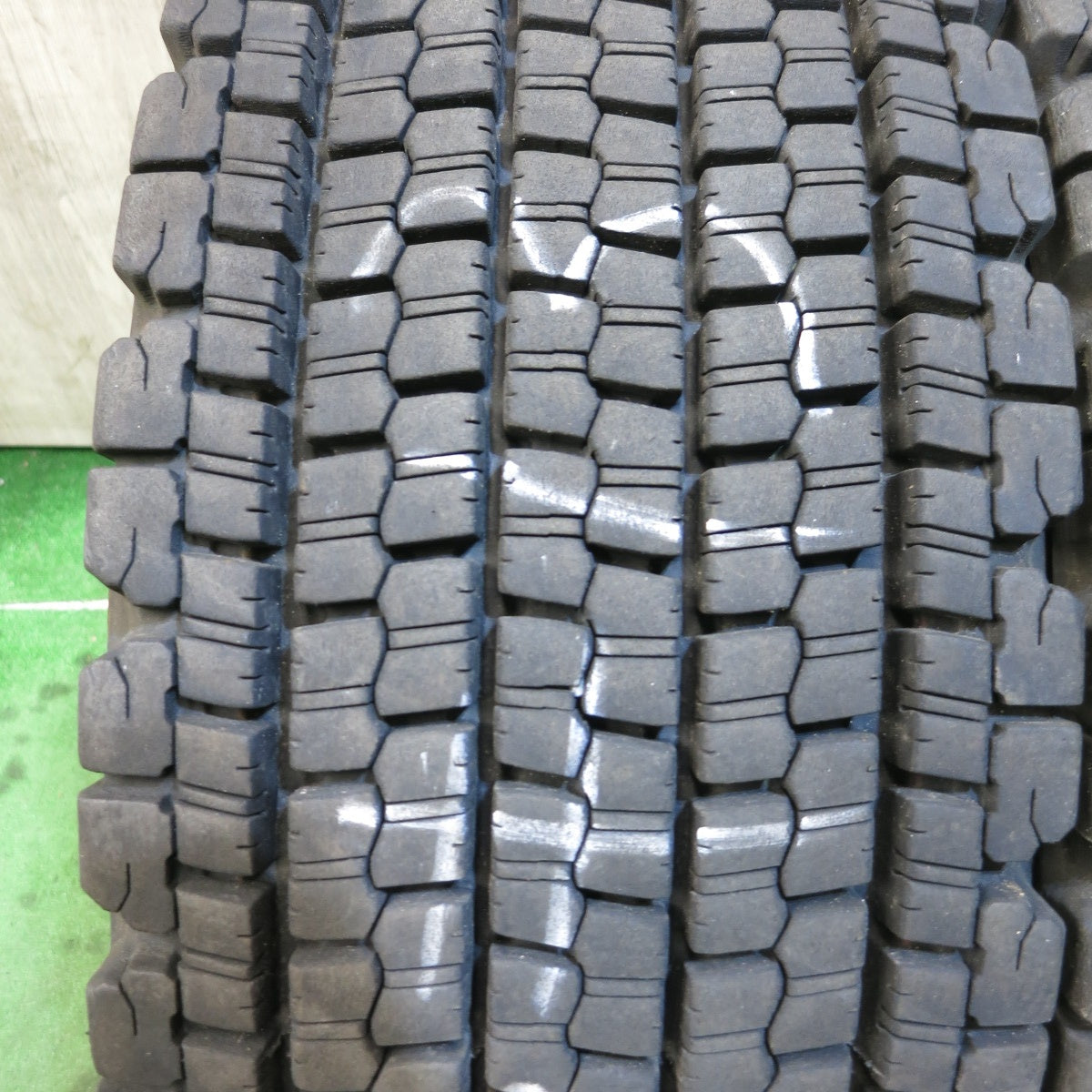 *送料無料*2本価格！22年★トラック タイヤ 265/70R19.5 140/138J スタッドレス ブリヂストン W900 19.5インチ★4013003クスタ