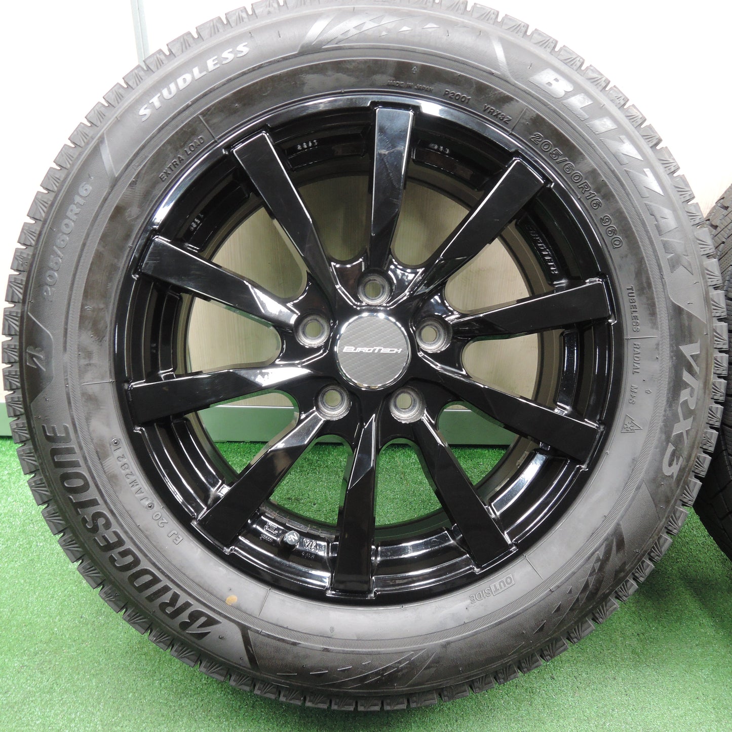 *送料無料*バリ溝！21年！綺麗！9.5分★ワーゲン アウディ 等 EURO TECH 205/60R16  VRX3 スタッドレス ブリヂストン ブリザック ユーロテック 16インチ PCD112/5H★3121308TNス