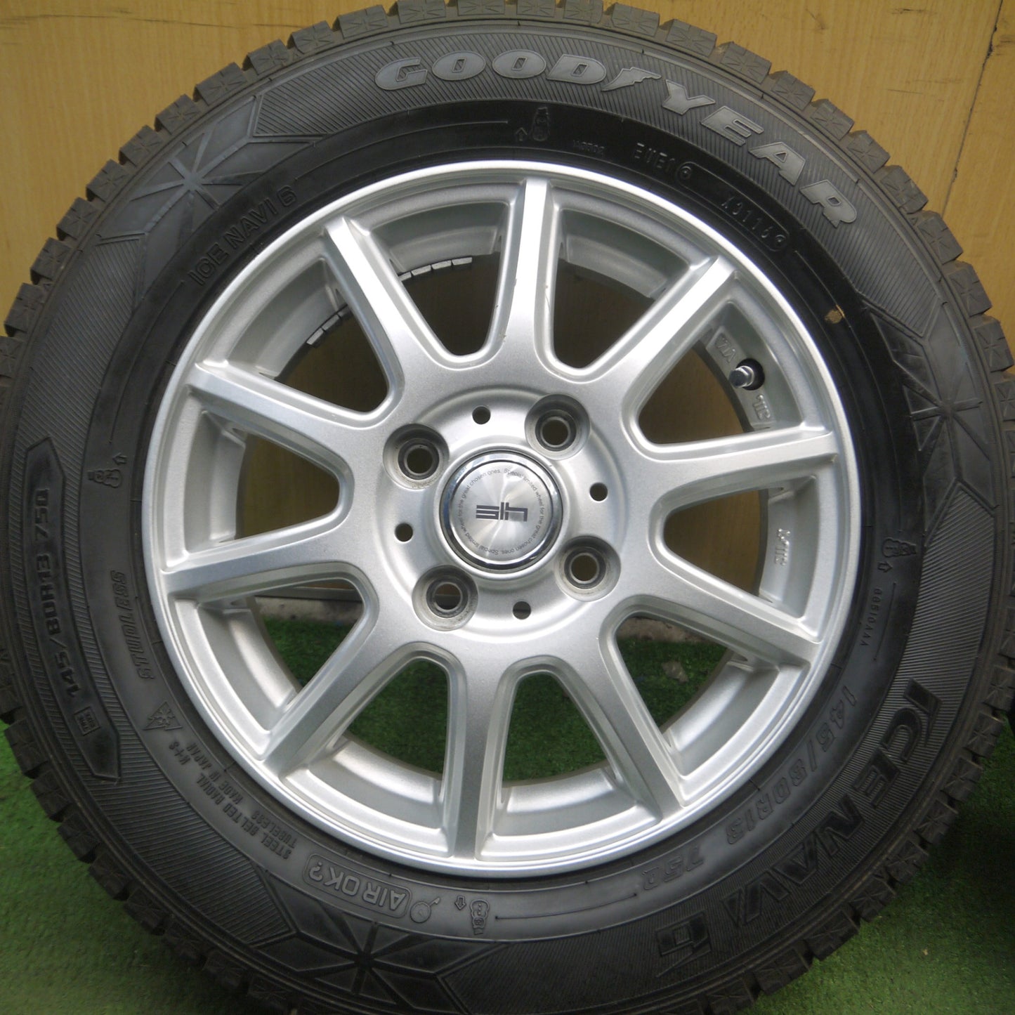 *送料無料* バリ溝！キレイ！ほぼ10分★スタッドレス 145/80R13 グッドイヤー アイスナビ6 Slh 社外 アルミ 13インチ PCD100/4H★4021406Hス