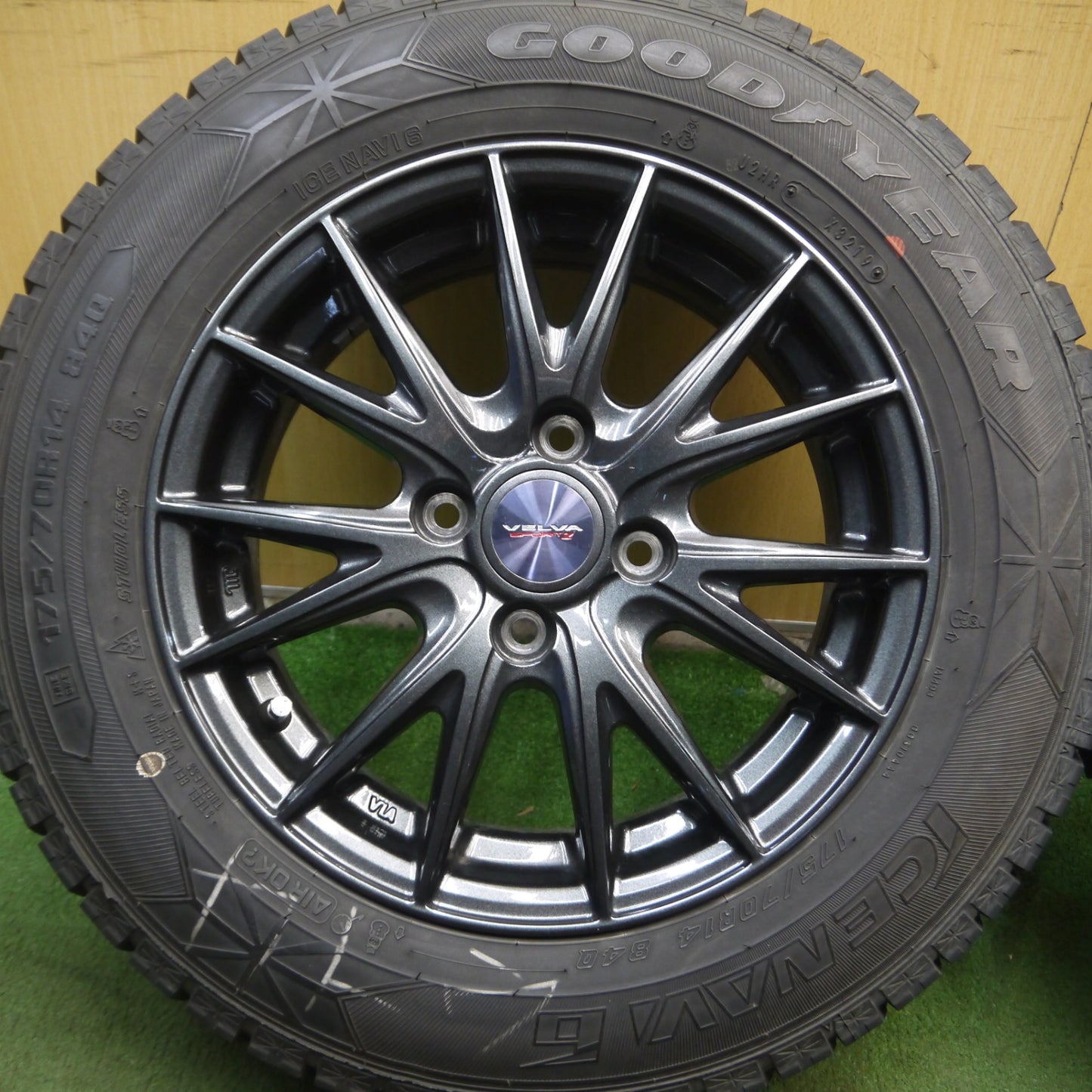 *送料無料* バリ溝！キレイ！8.5分★スタッドレス 175/70R14 グッドイヤー アイスナビ6 VELVA SPORTZ ヴェルヴァ 14インチ PCD100/4H★4021413Hス