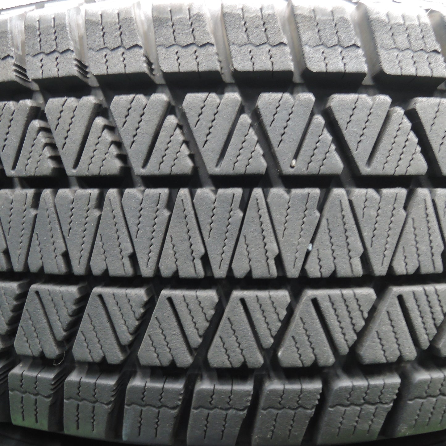 *送料無料*バリ溝！20年！9分★スタッドレス 225/65R17 ブリヂストン ブリザック DM-V3 タイヤ 17インチ ハリアー RAV4 エクストレイル等★3120901HAスタ