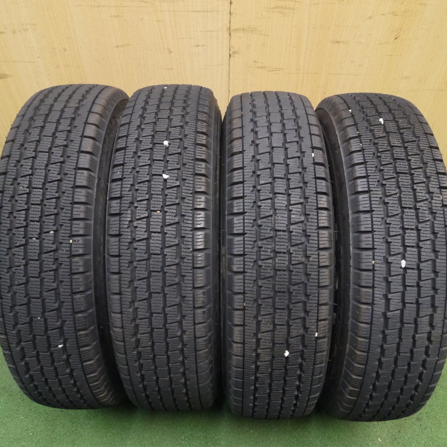 *送料無料* バリ溝！21年！9.5分★スタッドレス 145/80R12 80/78N ブリヂストン W300 スチール ホイール PCD100 110 114.3/4H マルチ★4022104Hス