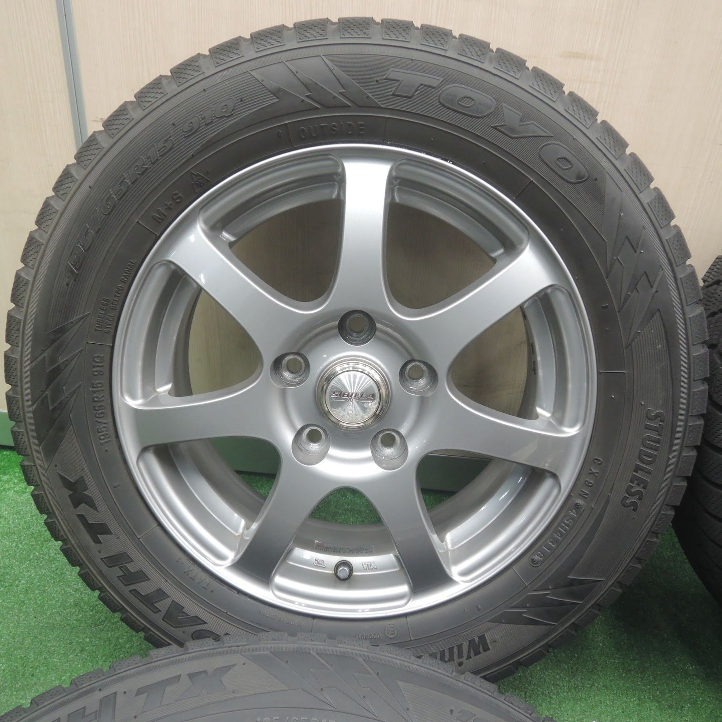 [送料無料]バリ溝！キレイ！8.5分★スタッドレス 195/65R15 トーヨー ウインター トランパス TX SIBILLA EQ-7 PCD114.3/5H★3111314SYス