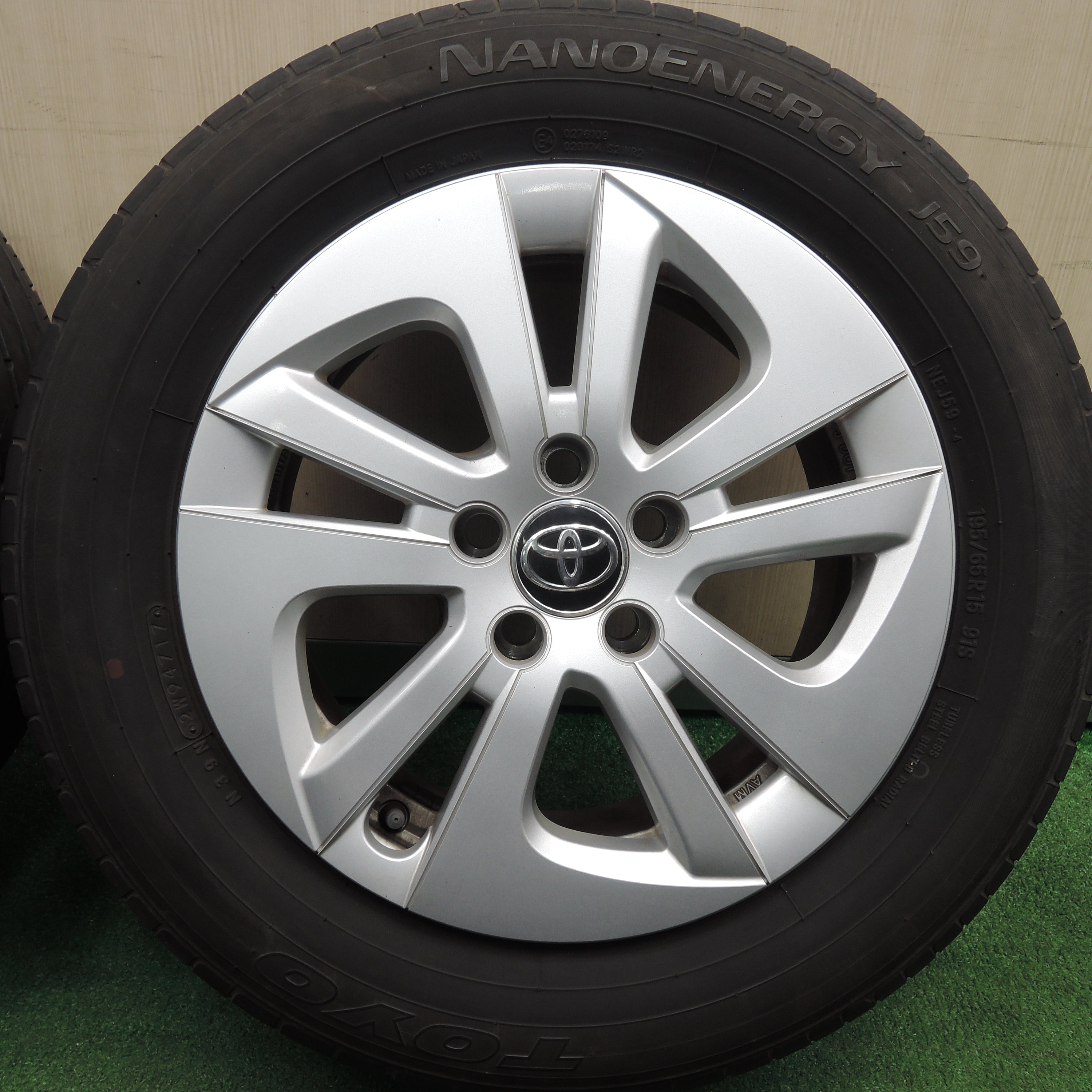 *送料無料*4本価格★トヨタ 50系 プリウス 純正 195/65R15 トーヨー ナノエナジー J59 15インチ  PCD100/5H★3121601HAノ