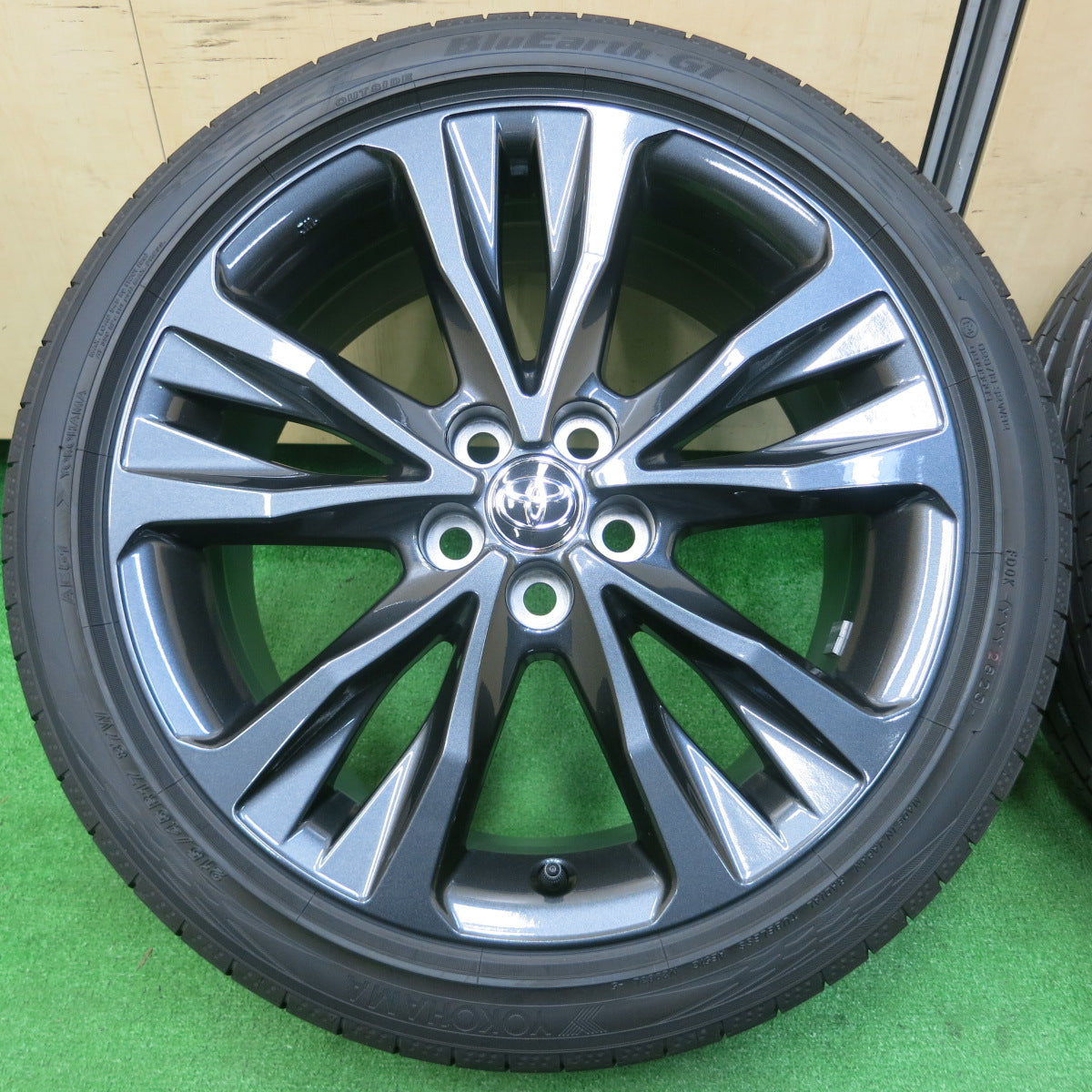 *送料無料*新車外し！23年★トヨタ カローラ ツーリング W×B 純正 215/45R17 ヨコハマ BluEarth-GT AE51 17インチ PCD100/5H★3121604イノ