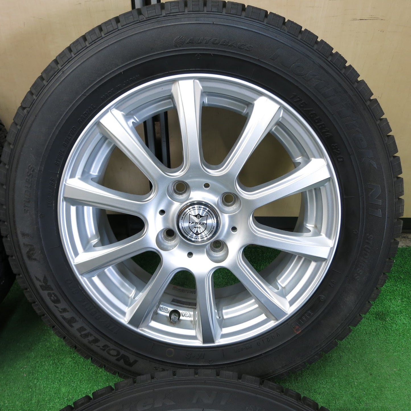 [送料無料]超バリ溝！キレイ！ほぼ10分★スタッドレス 175/65R14 オートバックス ノーストレック N1 JOKER weds ジョーカー 14インチ PCD100/4H★3062404サス