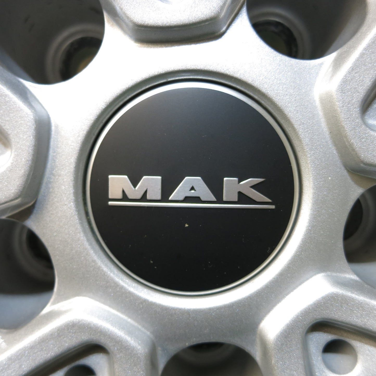 [送料無料]バリ溝！20年！キレイ！9.5分★ベンツ アウディ 等 MAK 255/45R20 スタッドレス ブリヂストン ブリザック DM-V3 20インチ PCD112/5H★3061408Hス