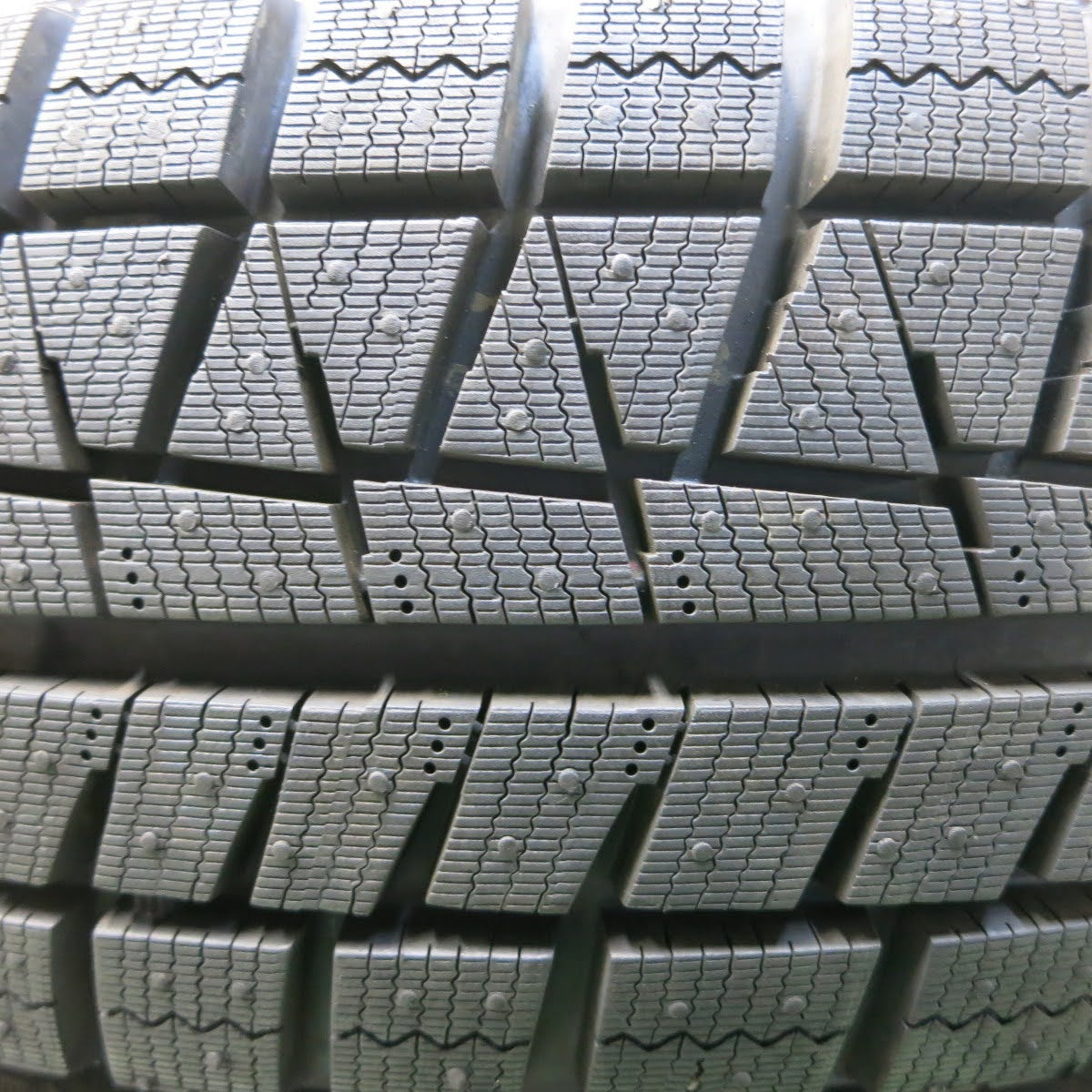 [送料無料]バリ溝！20年！ほぼ10分★スタッドレス 175/70R14 ブリヂストン アイスパートナー2 Blows Valet 14インチ PCD100 114.3/5H マルチ★3070704イス