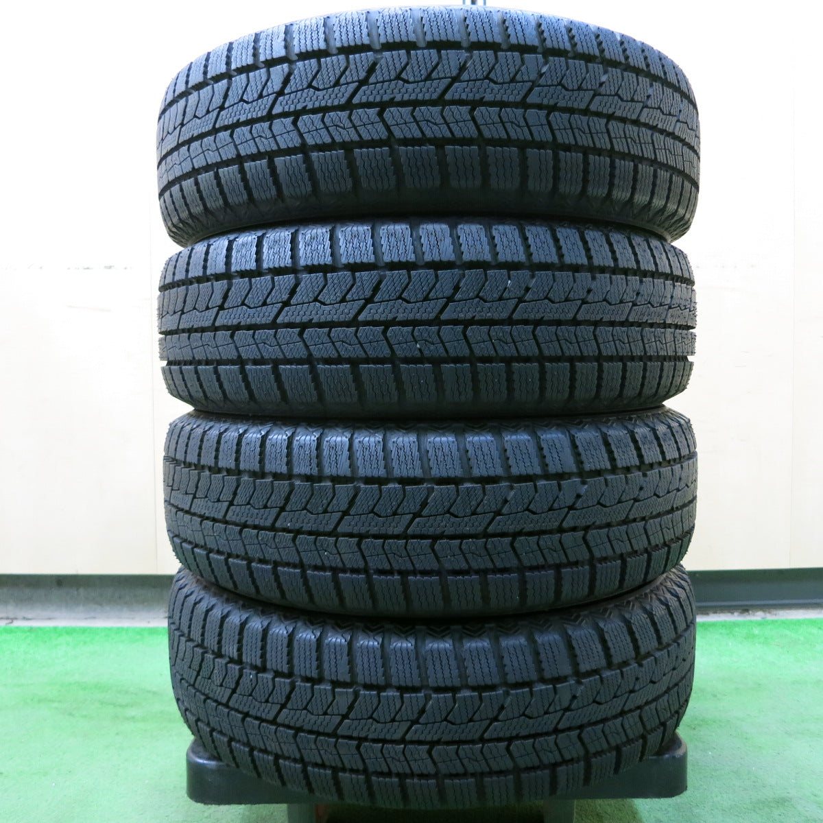 *送料無料*バリ溝！22年！キレイ！ほぼ10分★スタッドレス 155/65R13 トーヨー オブザーブ GIZ2 Exceeder エクシーダー 13インチ PCD100/4H★3102108イス