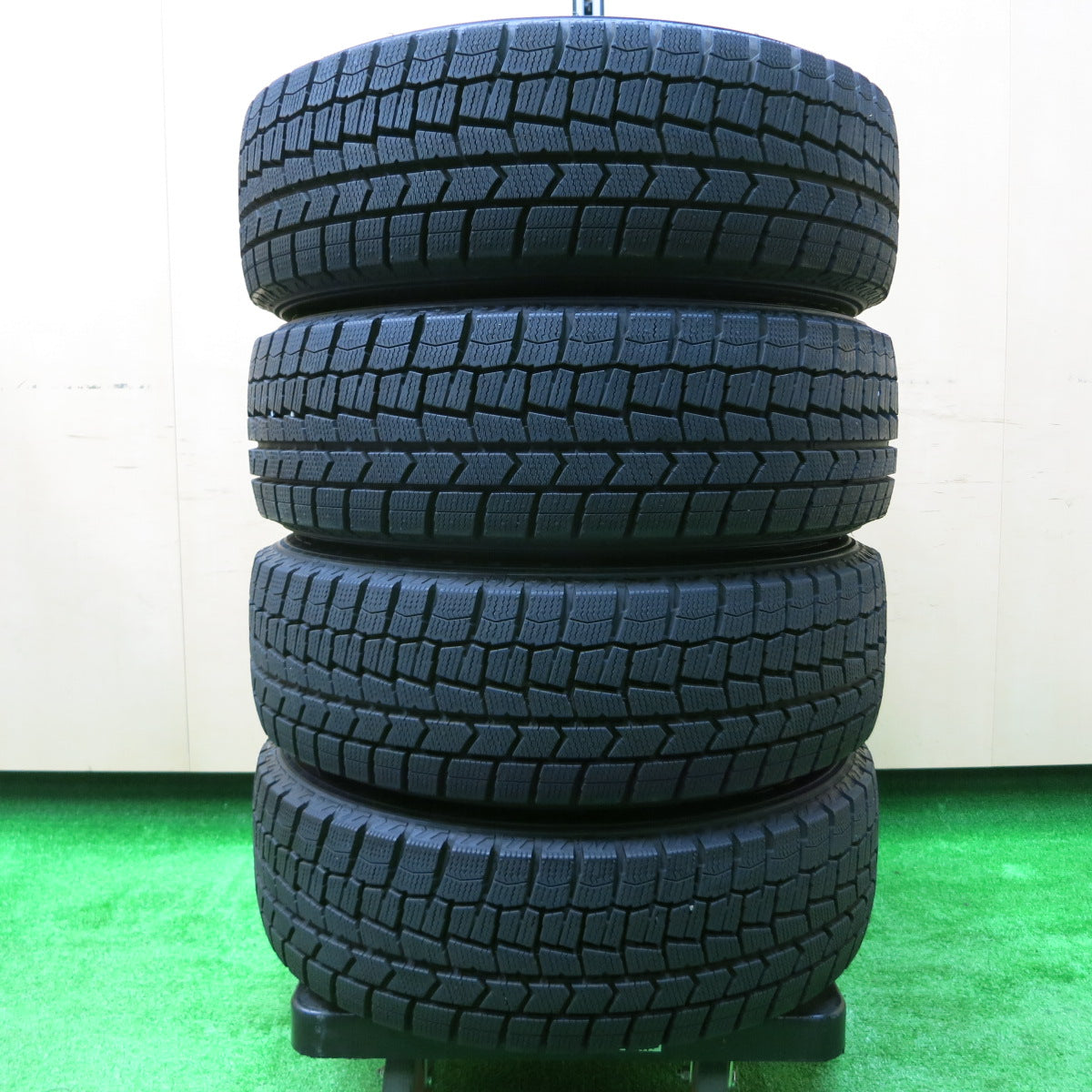 *送料無料*超バリ溝！キレイ！ほぼ10分★スタッドレス 175/65R14 ダンロップ ウインターマックス WM02 LUTZ 14インチ PCD100/4H★3111003イス