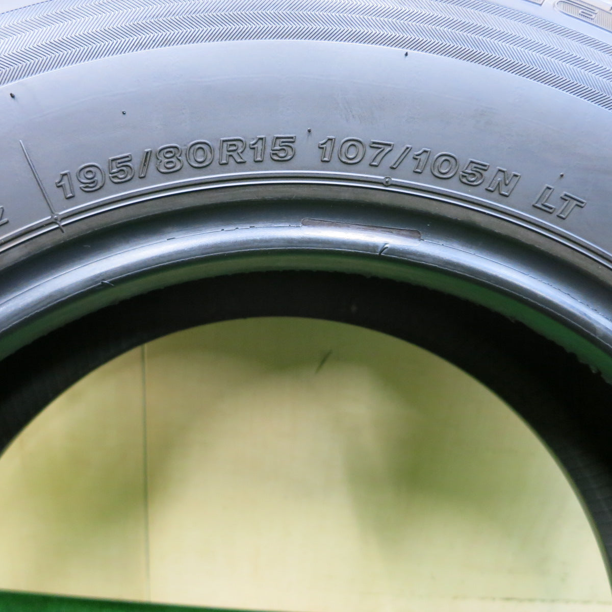 *送料無料*バリ溝！20年！9.5分★195/80R15 107/105N ブリヂストン エコピア RD613 タイヤ 15インチ ハイエース キャラバン 等★3111005イノタ