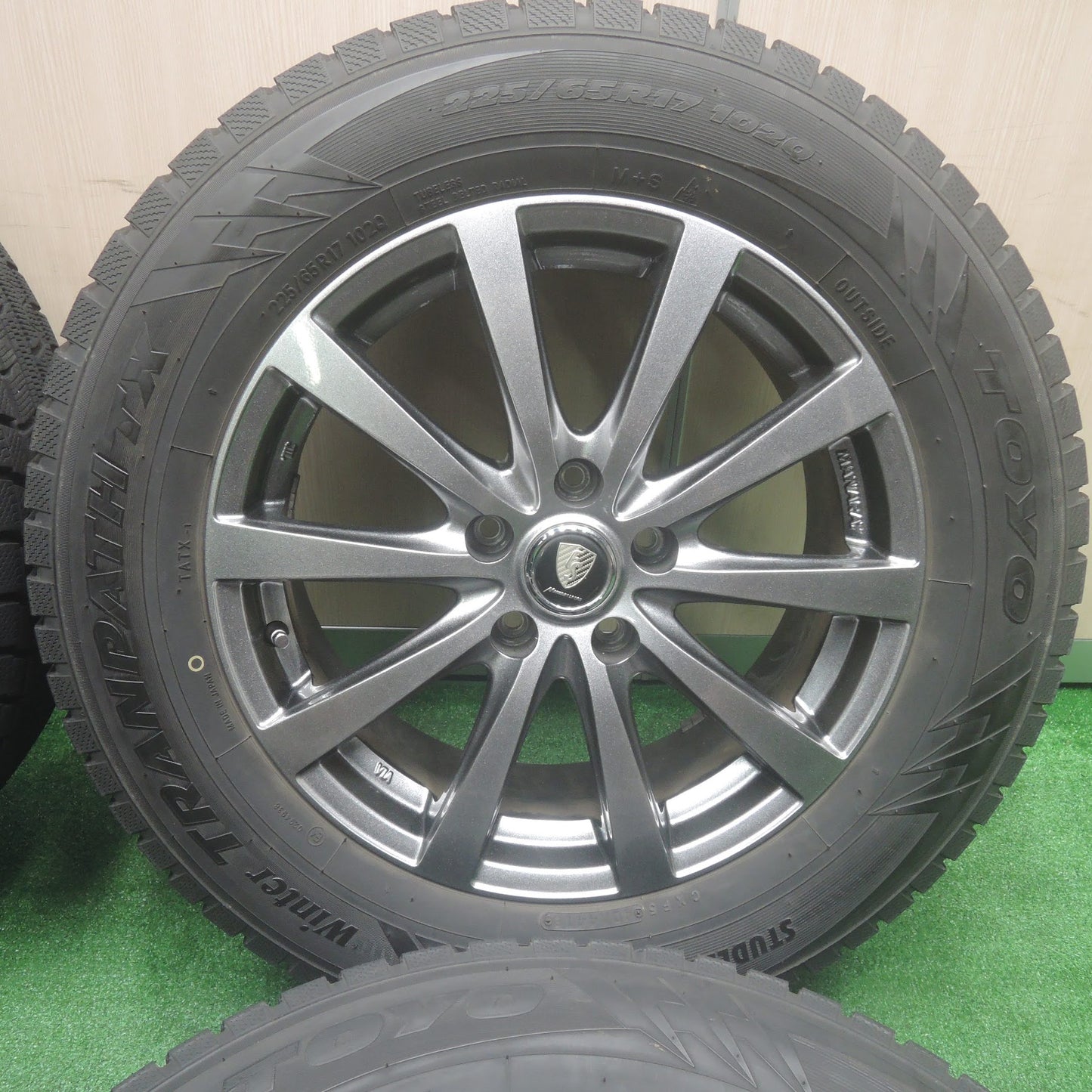 [送料無料]バリ溝！綺麗！9.5分★スタッドレス 225/65R17 トーヨー ウインタートランパス TX MANARAY SPORT マナレイスポーツ 17インチ PCD114.3/5H★3092007SYス