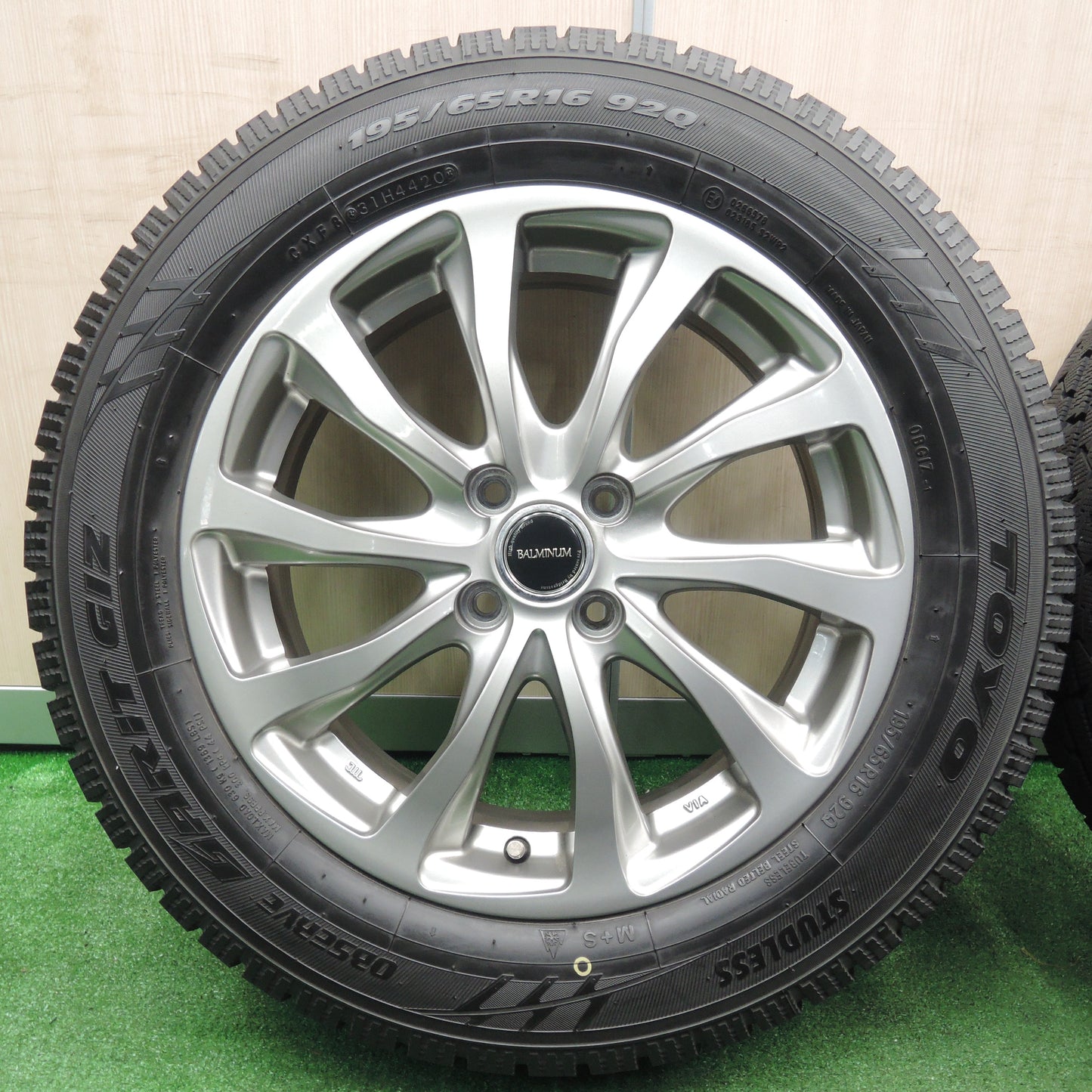 *送料無料*バリ溝！20年！キレイ！9.5分★スタッドレス 195/65R16 トーヨー オブザーブ ガリット GIZ BALMINUM バルミナ 16インチ PCD100/4H★3111717NJス