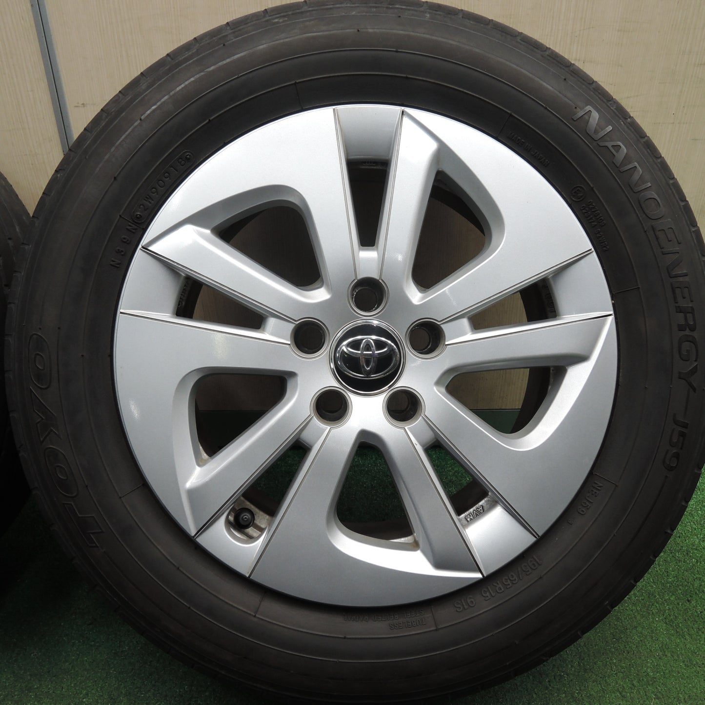 *送料無料* 4本価格★トヨタ 50系 プリウス 純正 195/65R15 トーヨー ナノエナジー J59 15インチ PCD100/5H★4021702HAノ