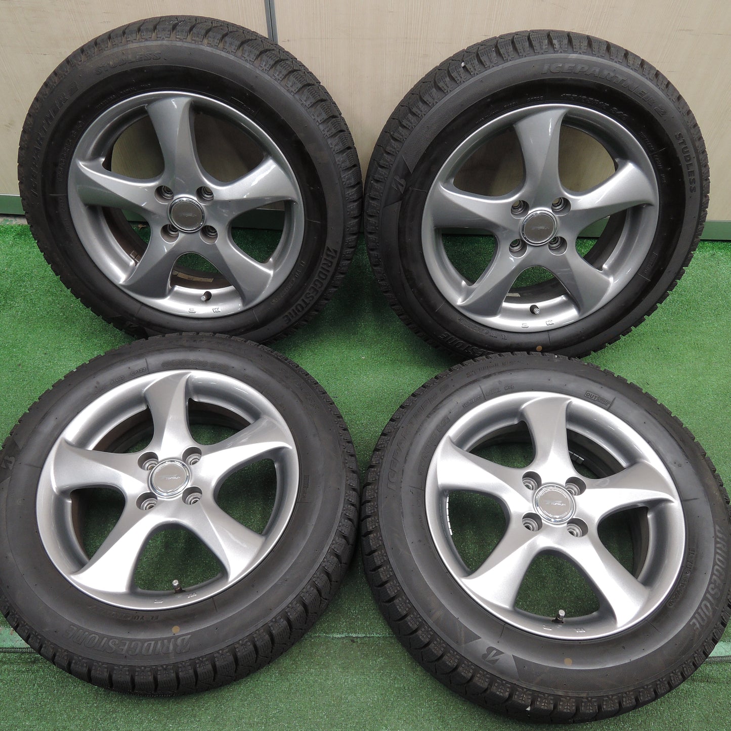 *送料無料*バリ溝！20年！キレイ！ほぼ10分★スタッドレス 175/65R15 ブリヂストン アイスパートナー2 TOPRUN トップラン 15インチ PCD100/4H★3121703HAス