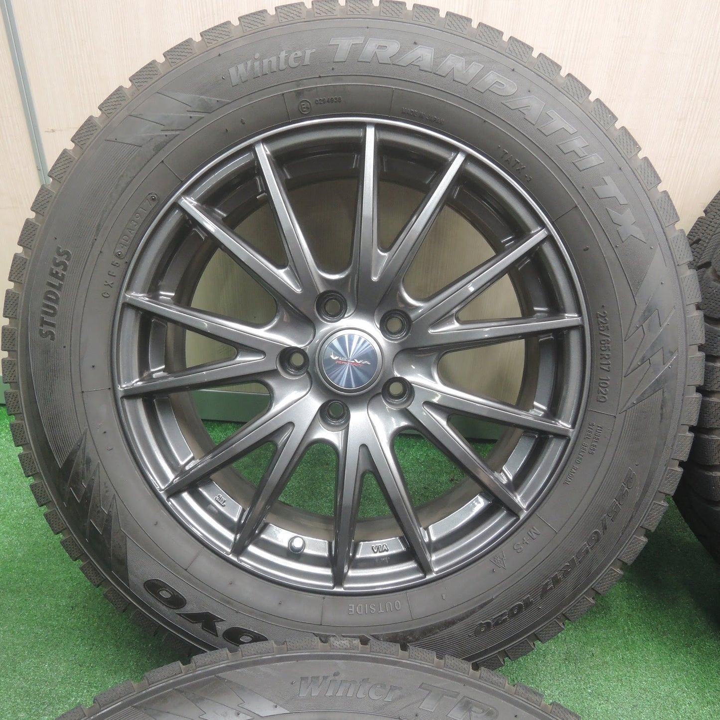 [送料無料]バリ溝！キレイ！9.5分★スタッドレス 225/65R17 トーヨー ウインタートランパス TX VELVA SPORT ヴェルヴァ 17インチ PCD114.3/5H★3110702SYス