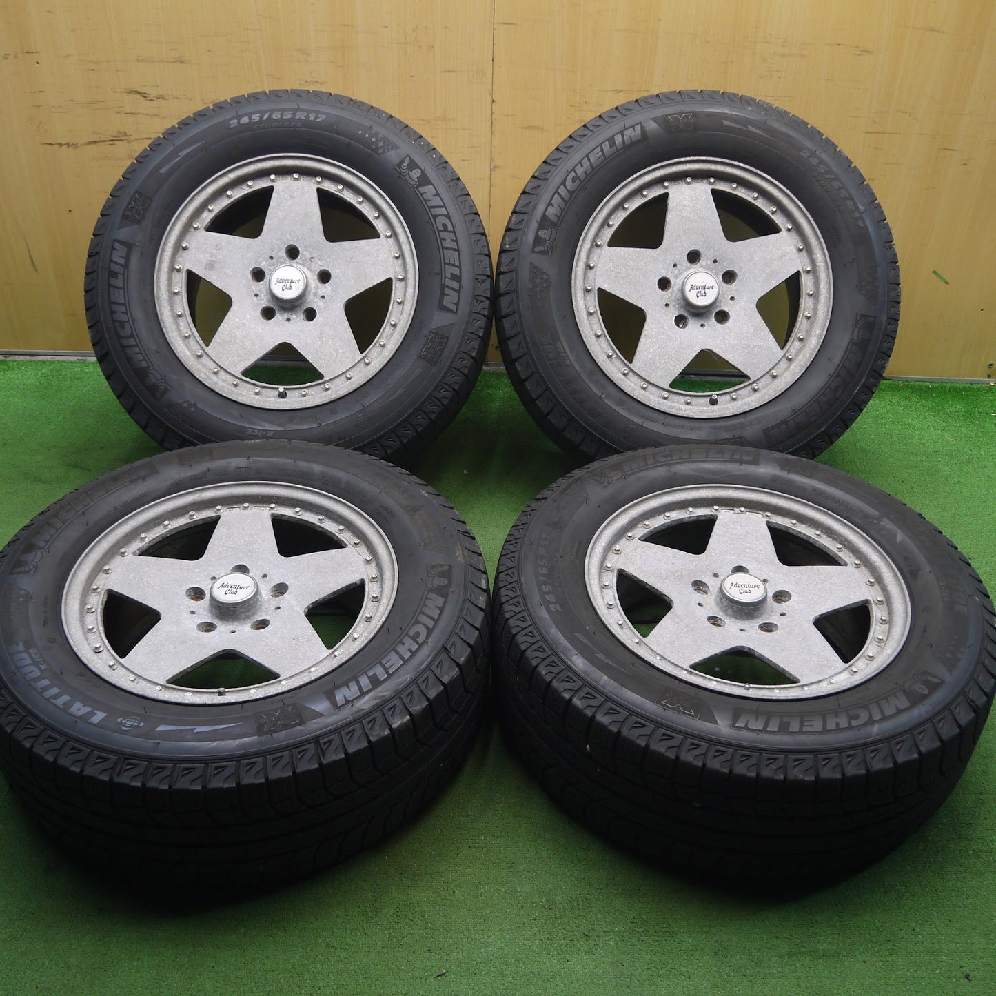 [送料無料]バリ溝！9.5分★ジープ ラングラー 等 Adventure Club 245/65R17 スタッドレス ミシュラン LATITUDE X-ICE XI2 17インチ PCD127/5H★3071008Hス