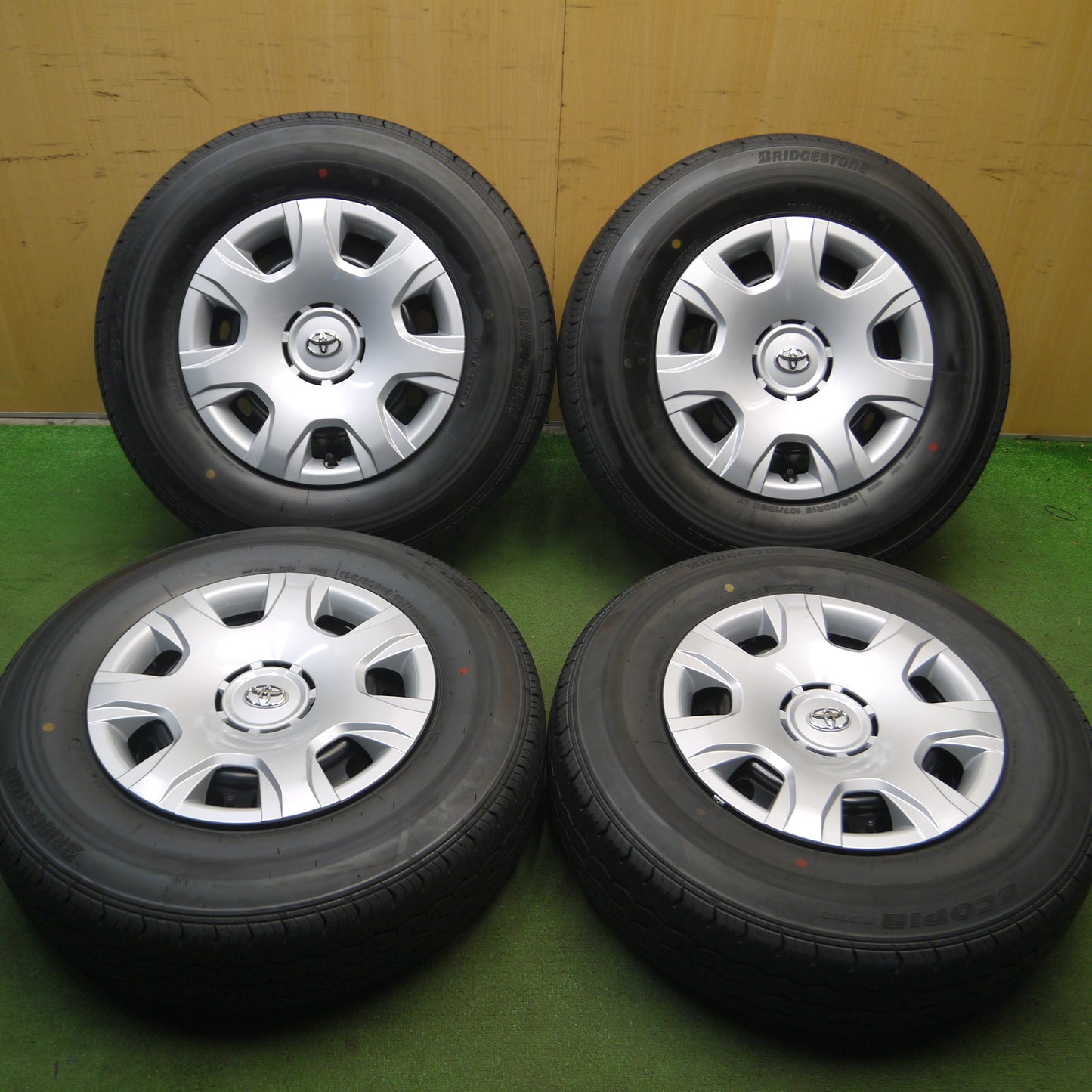 *送料無料*新車外し！23年★トヨタ 200系 ハイエース 純正 スチール 195/80R15 107/105N ブリヂストン エコピア RD613 PCD139.7/6H★3110103Hノ