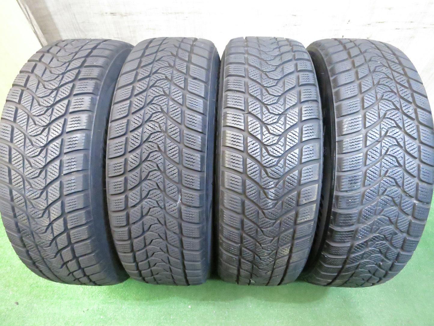 [送料無料]バリ溝！20年！キレイ！8.5分★スタッドレス 205/65R16 デリンテ ウインター WD1 STRANGER ストレンジャー 16インチ PCD114.3/5H★3021011Hス