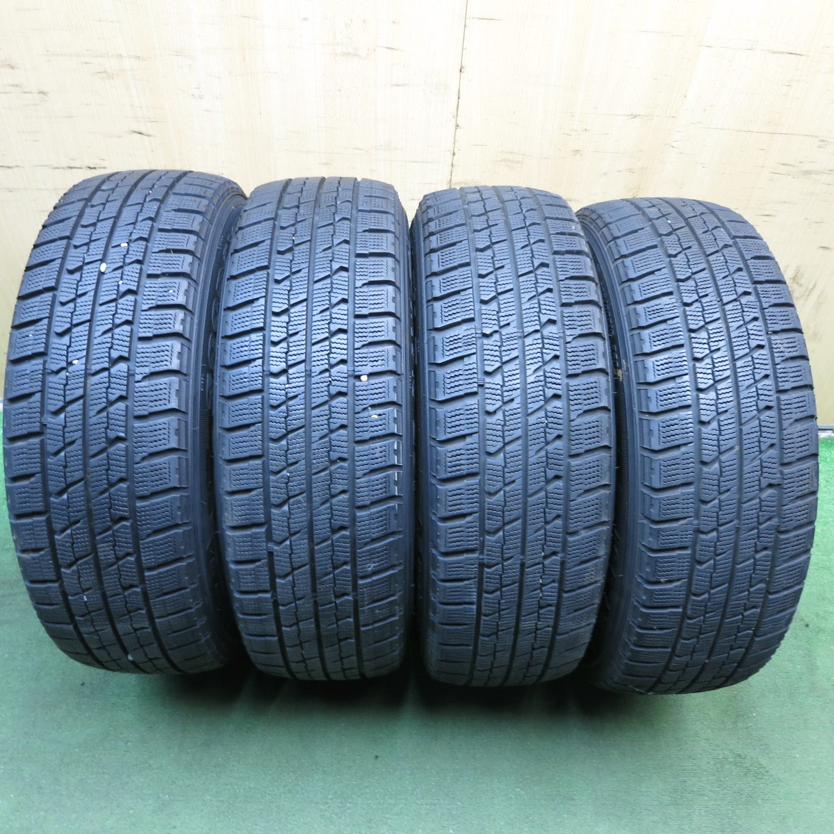 *送料無料* バリ溝！キレイ！9.5分★スタッドレス 205/60R16 グッドイヤー アイスナビ ZEA2 ravrion selzer ラブリオン 16インチ PCD114.3/5H★4020913KKス