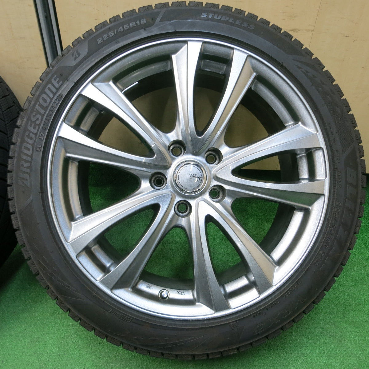 *送料無料* バリ溝！22年！9.5分★スタッドレス 225/45R18 ブリヂストン ブリザック VRX3 SIBILLA NEXT C5 シビラ 18インチ PCD114.3/5H★4030607イス