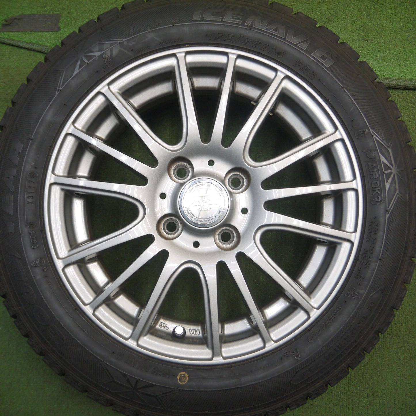 *送料無料* バリ溝！キレイ！9分★スタッドレス 165/65R14 グッドイヤー アイスナビ6 ravrion selzer ラブリオン 14インチ PCD100/4H★4021306Hス