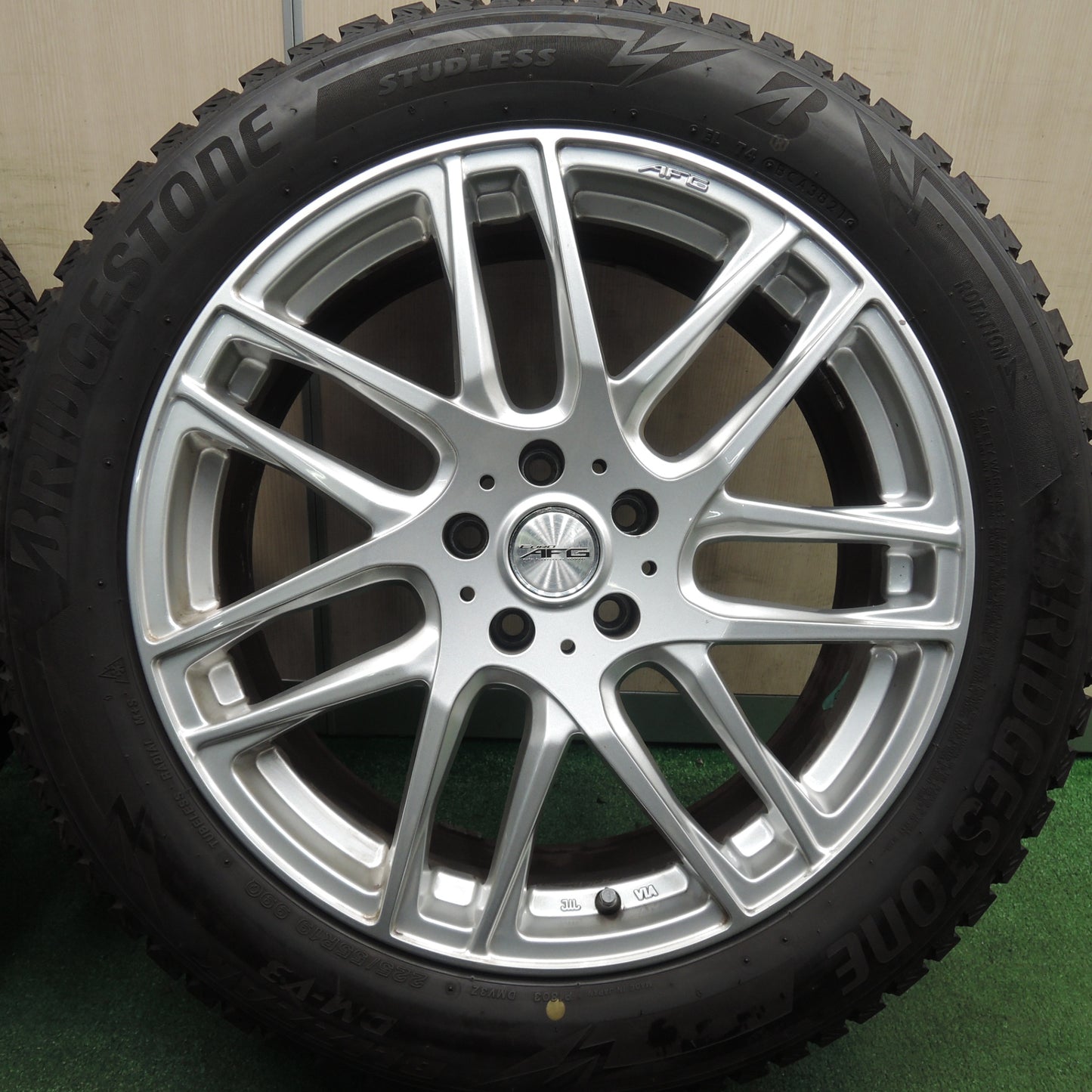 *送料無料* バリ溝！21年！キレイ！9.5分★BMW 等 EURO AFG 225/55R19 スタッドレス ブリヂストン ブリザック DM-V3 19インチ PCD112/5H★4021002HAス