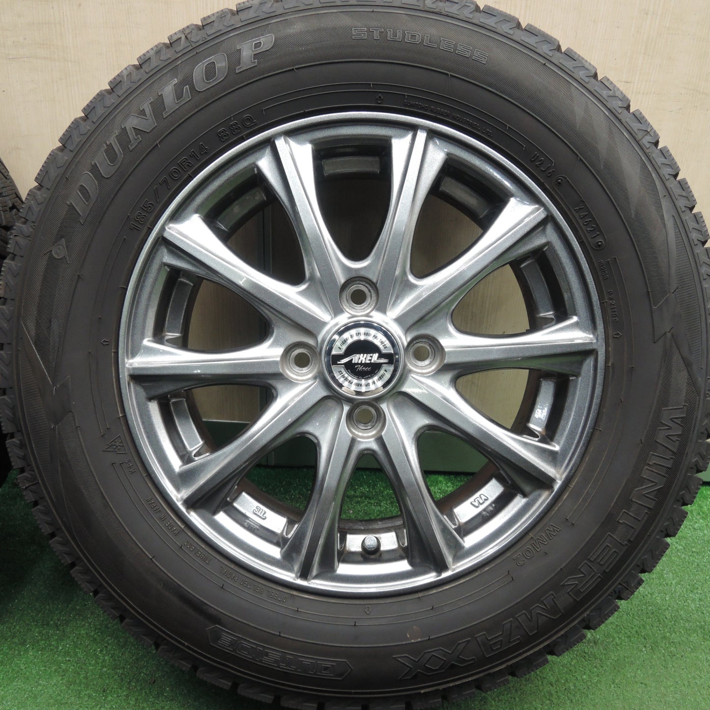 *送料無料* バリ溝！21年！キレイ！9.5分★スタッドレス 185/70R14 ダンロップ ウインターマックス WM02 AXEL Three アクセル 14インチ PCD100/4H★4021001HAス