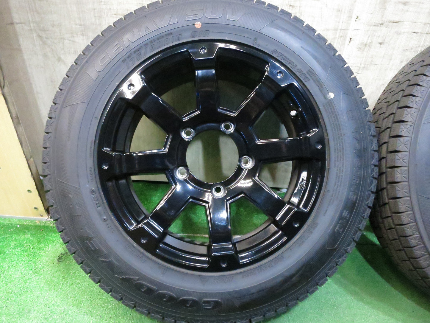 [送料無料]バリ溝！21年！綺麗！9.5分★ジムニー等 175/80R16 ROCKKELLY MX-I スタッドレス グッドイヤー アイスナビSUV BADX 16インチ PCD139.7/5★3020805Hス