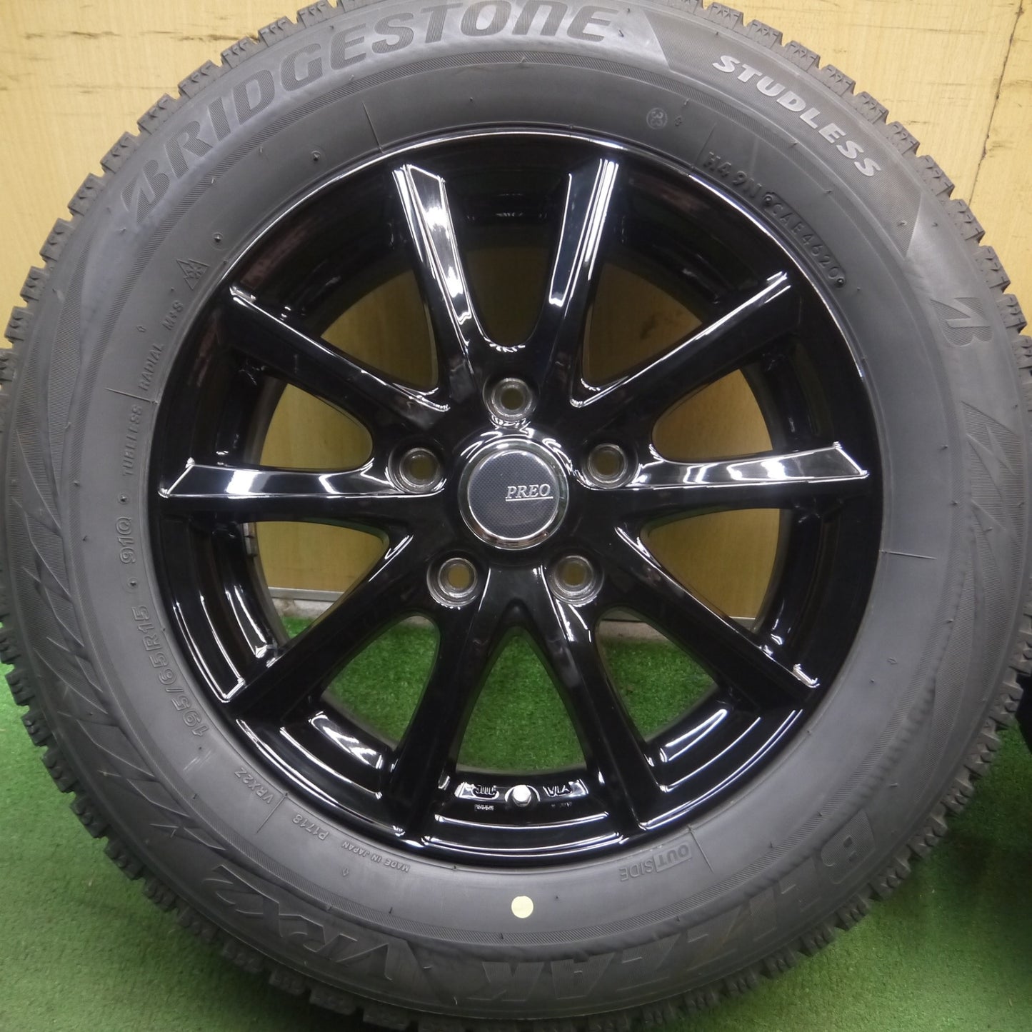 *送料無料* バリ溝！20年！キレイ！8.5分★スタッドレス 195/65R15 ブリヂストン ブリザック VRX2 PREO プレオ 15インチ PCD114.3/5H★4021905Hス