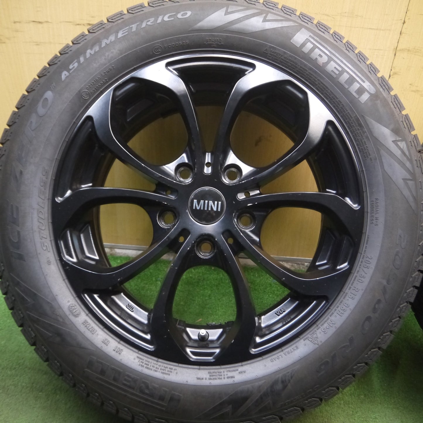 *送料無料* バリ溝！22年！9.5分以上★MINI ミニ 等 AGA 205/60R16 スタッドレス ピレリ アイス ゼロ 16インチ PCD120/5H★4021312Hス