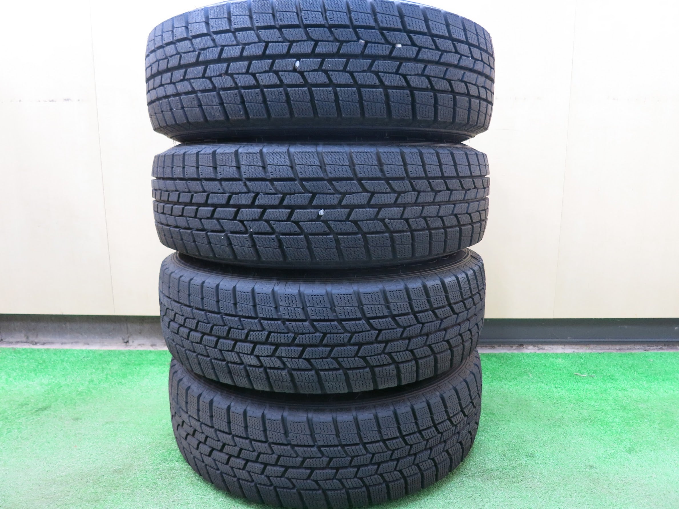 送料無料]バリ溝！20年！キレイ！ほぼ10分☆スタッドレス 175/70R14