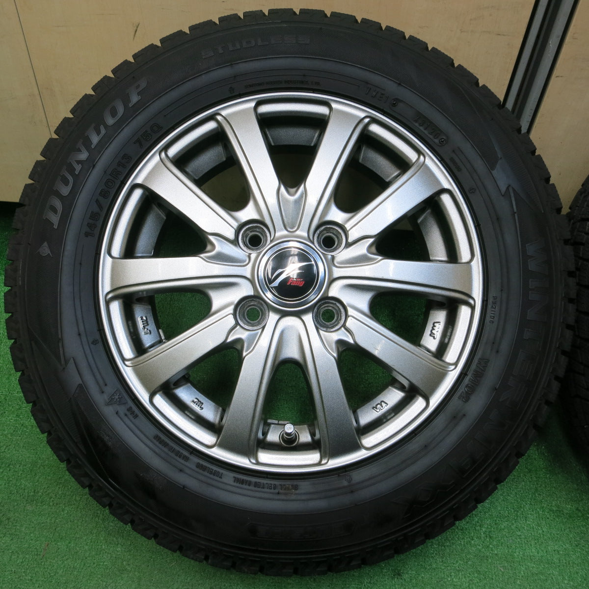 *送料無料*バリ溝！20年！キレイ！9分★スタッドレス 145/80R13 ダンロップ ウインターマックス WM02 Fang ファング 13インチ PCD100/4H★3122509イス