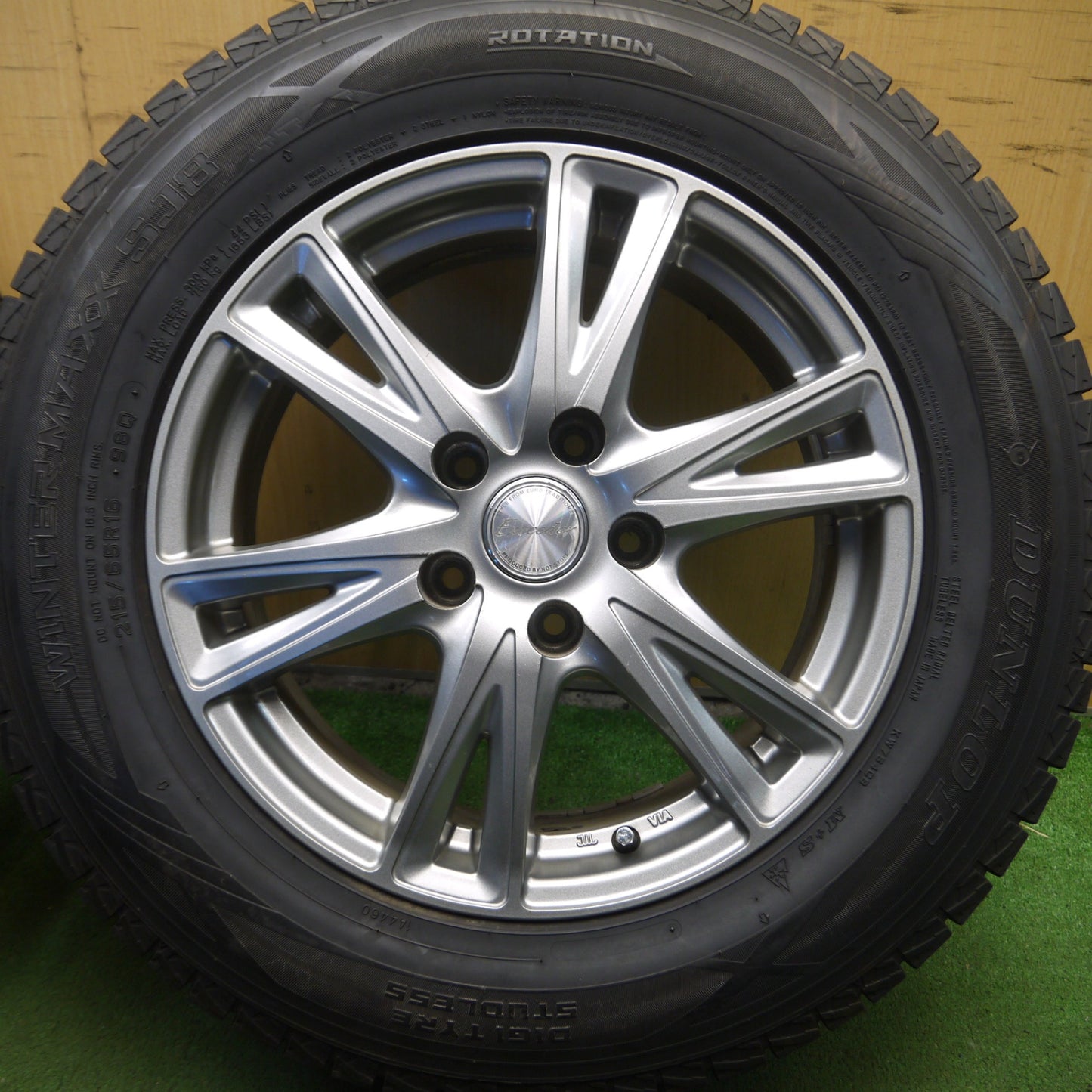 *送料無料* バリ溝！キレイ！9.5分以上★スタッドレス 215/65R16 ダンロップ ウインターマックス SJ8 Exceeder エクシーダー 16インチ PCD114.3/5H★4021607Hス