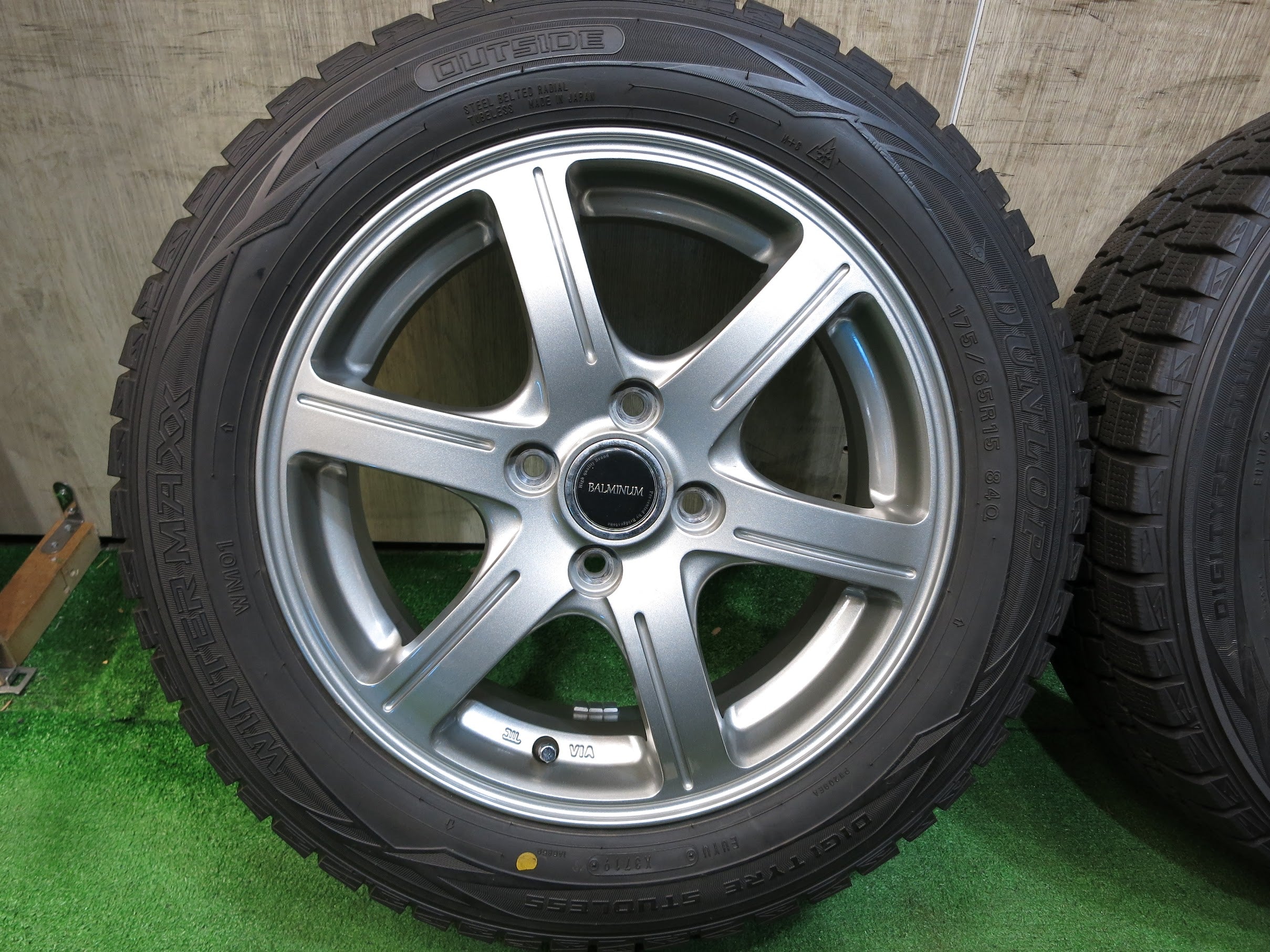 [送料無料]バリ溝！19年！キレイ！9.5分★スタッドレス 175/65R15 ダンロップ ウインターマックス WM01 BALMINUM バルミナ  15インチ PCD100/4H★2102608Hス