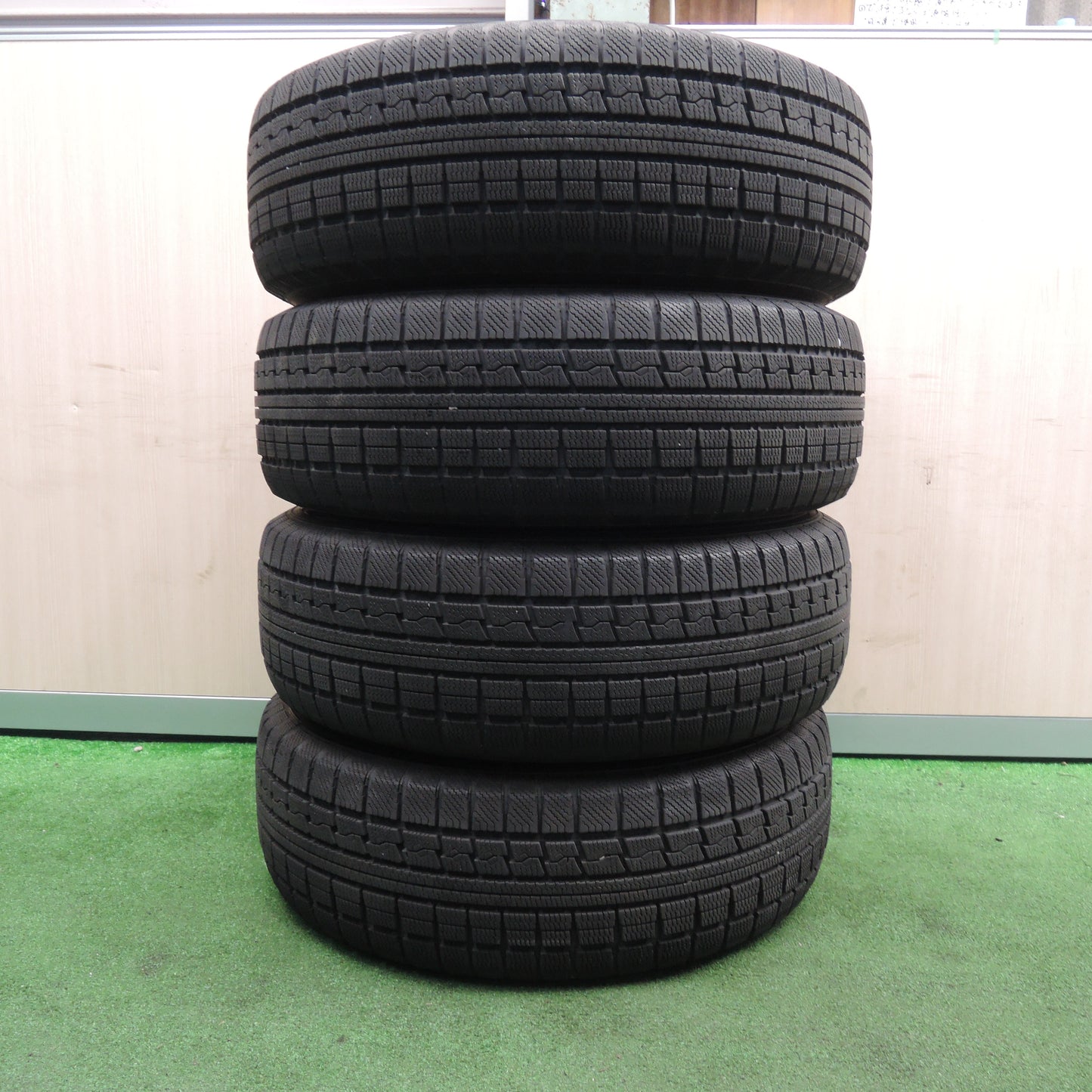 *送料無料*バリ溝！キレイ！9分★スタッドレス 215/65R16 トーヨー ウインター トランパス MK4α TOPRUN トップラン 16インチ PCD114.3/5H★3111307NJス