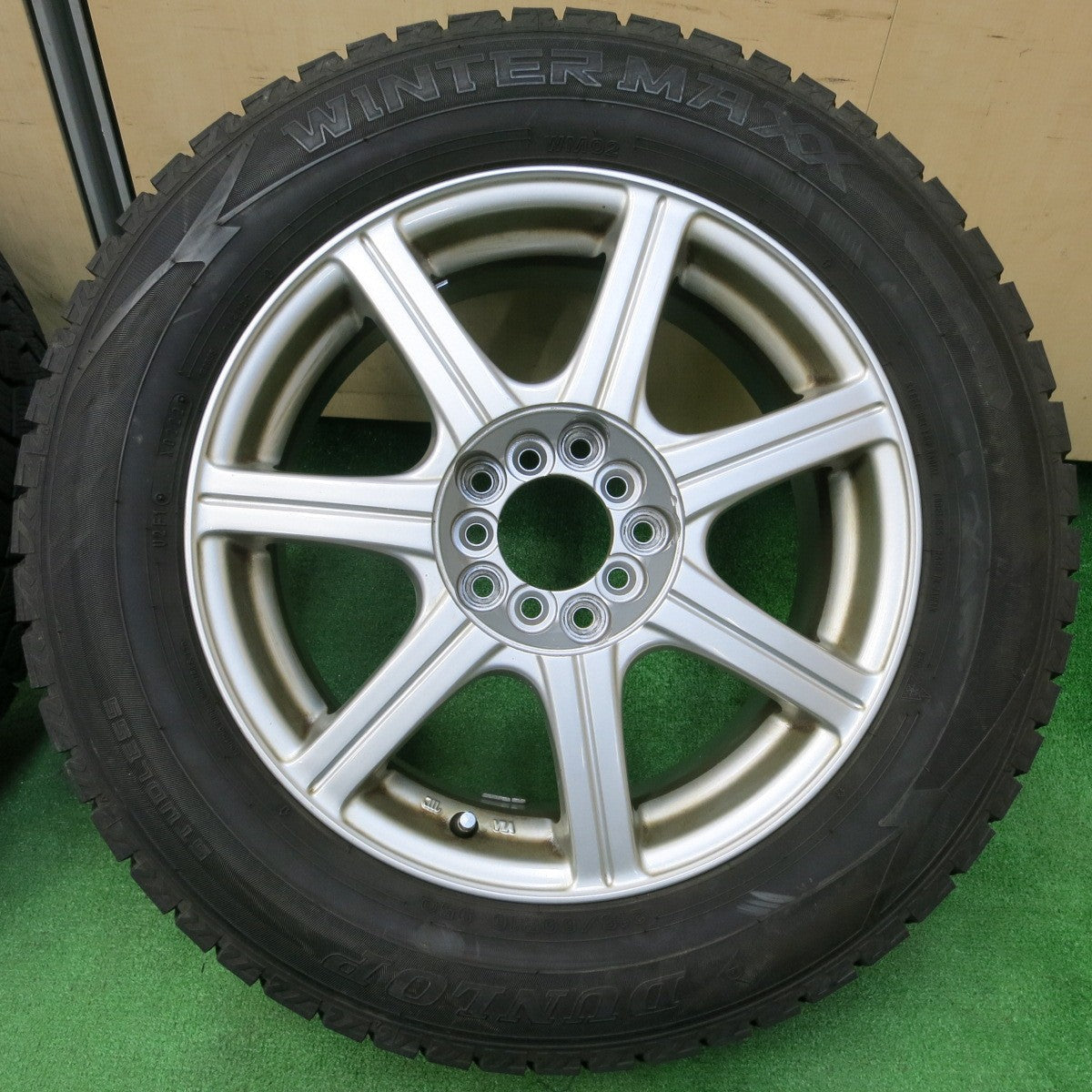 *送料無料* バリ溝！22年！9.5分以上★スタッドレス 215/60R16 ダンロップ ウインターマックス WM02 社外 アルミ PCD100 114.3/5H マルチ★4022008イス