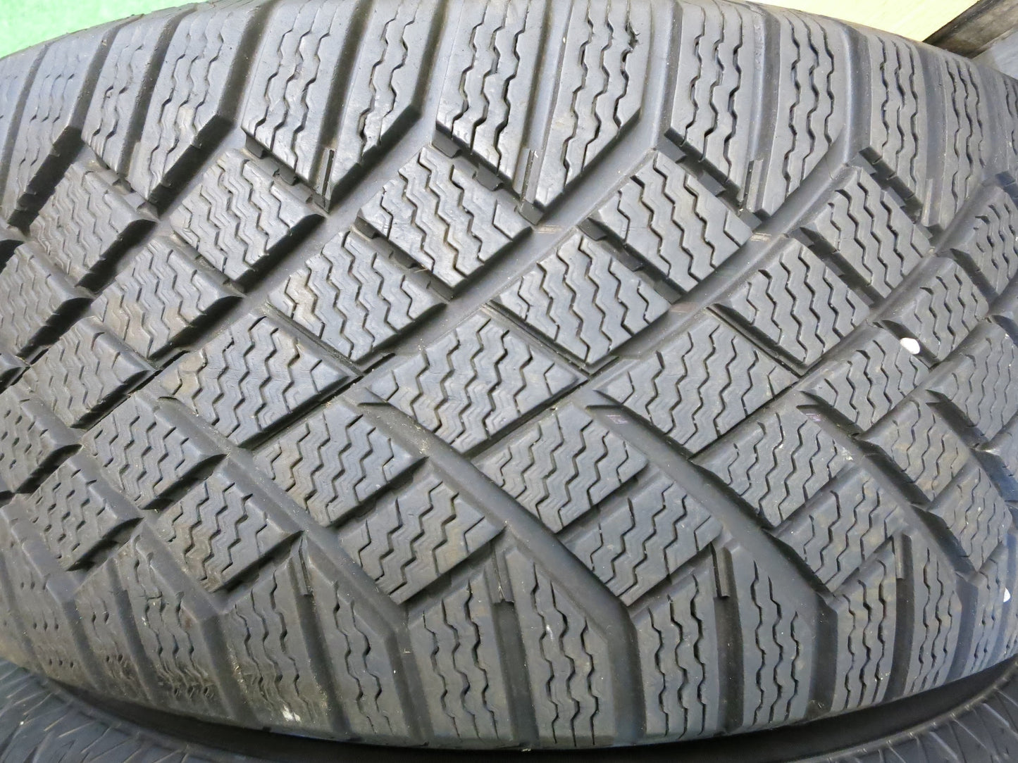 [送料無料]バリ溝！18年！9.5分以上★ベンツ ワーゲン 等 AGA 225/60R16 スタッドレス コンチネンタル バイキング コンタクト7 16インチ PCD112/5H★2120607Hス