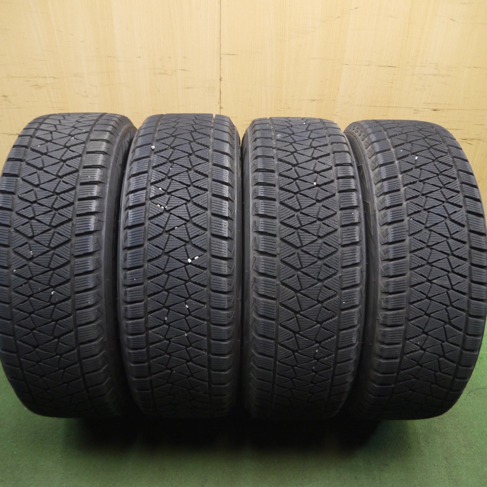 *送料無料* バリ溝！キレイ！9分★スタッドレス 225/60R18 ブリヂストン ブリザック DM-V2 Exceeder エクシーダー 18インチ  PCD114.3/5H★4020203Hス