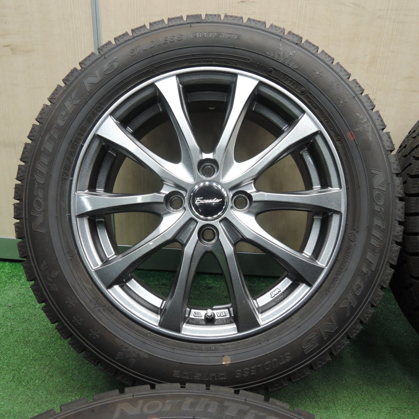 *送料無料* 超バリ溝！23年！綺麗！ほぼ10分★スタッドレス 175/65R15 オートバックス ノーストレック N5 Exceeder エクシーダー 15インチ PCD100/4H★4030504TNス